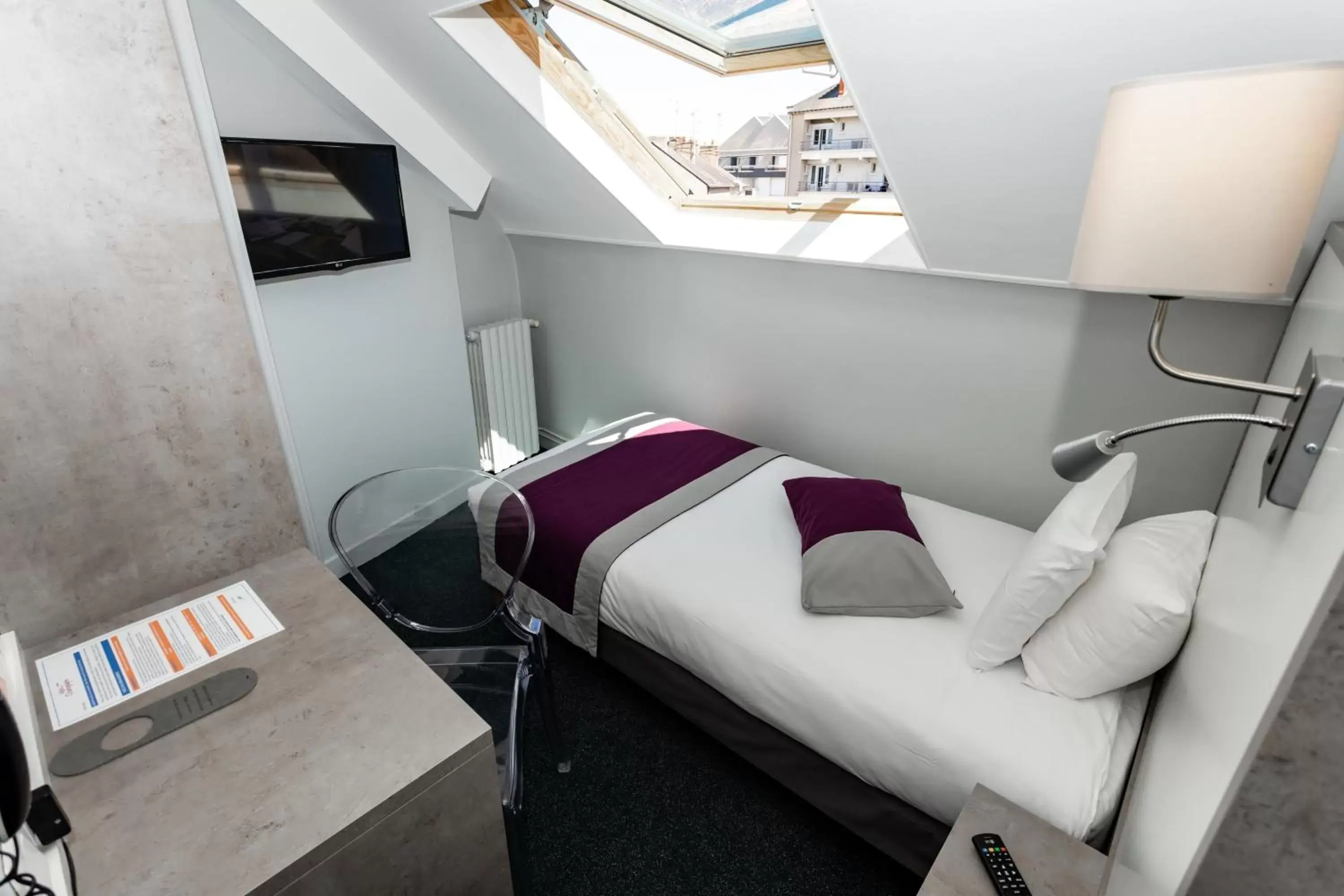 Small Attic Room in Hôtel de Champagne Small Attic Room in Hôtel de Champagne