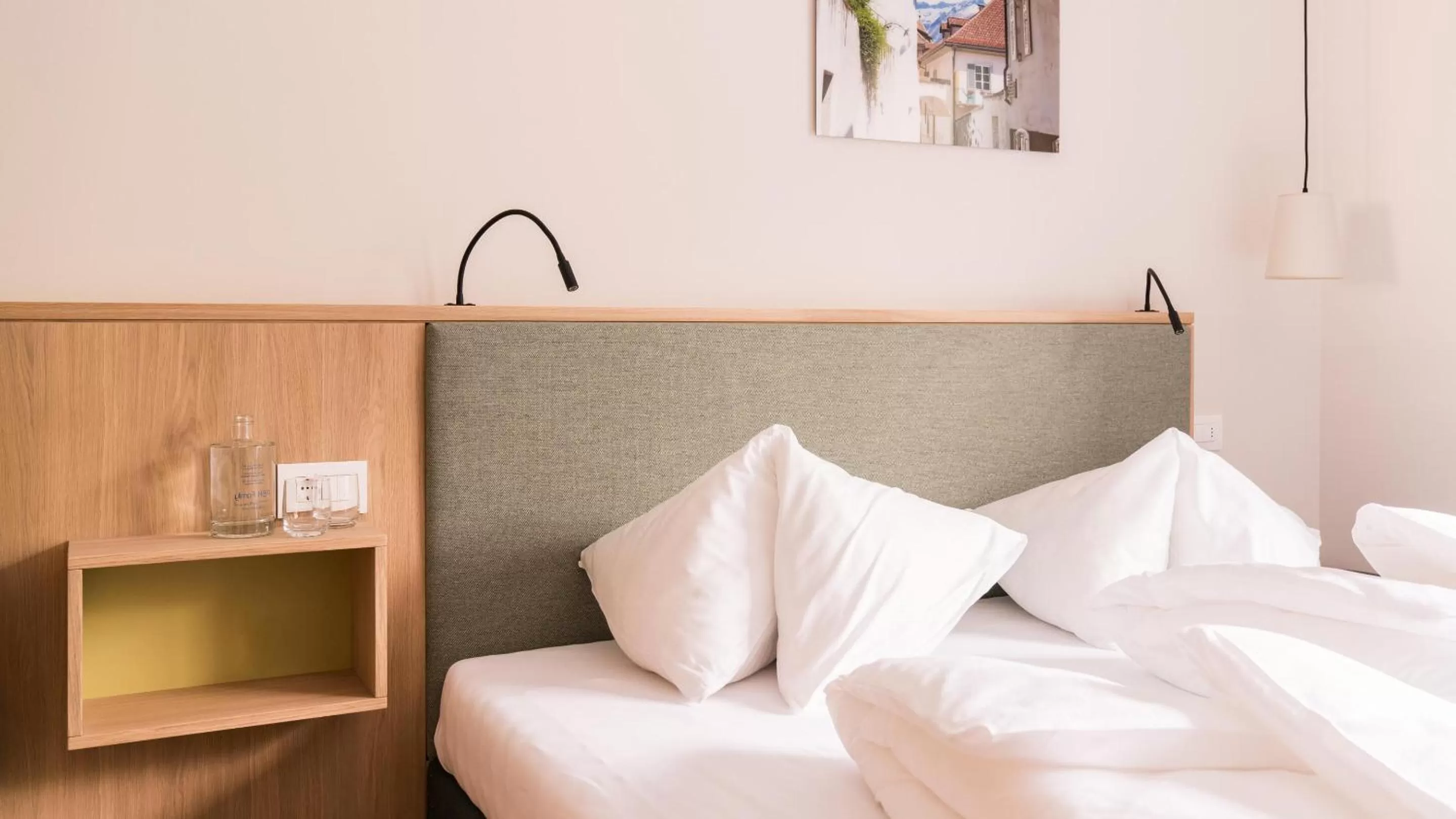 Photo of the whole room, Bed in Flora Hotel & Suites