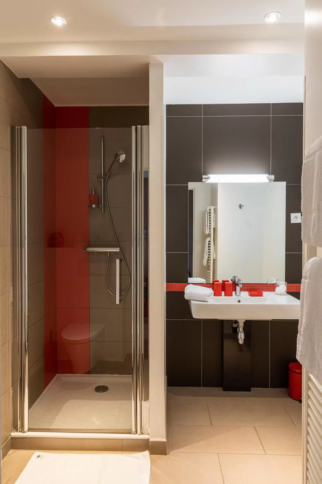 Shower in La Maison de Karen Chocolat