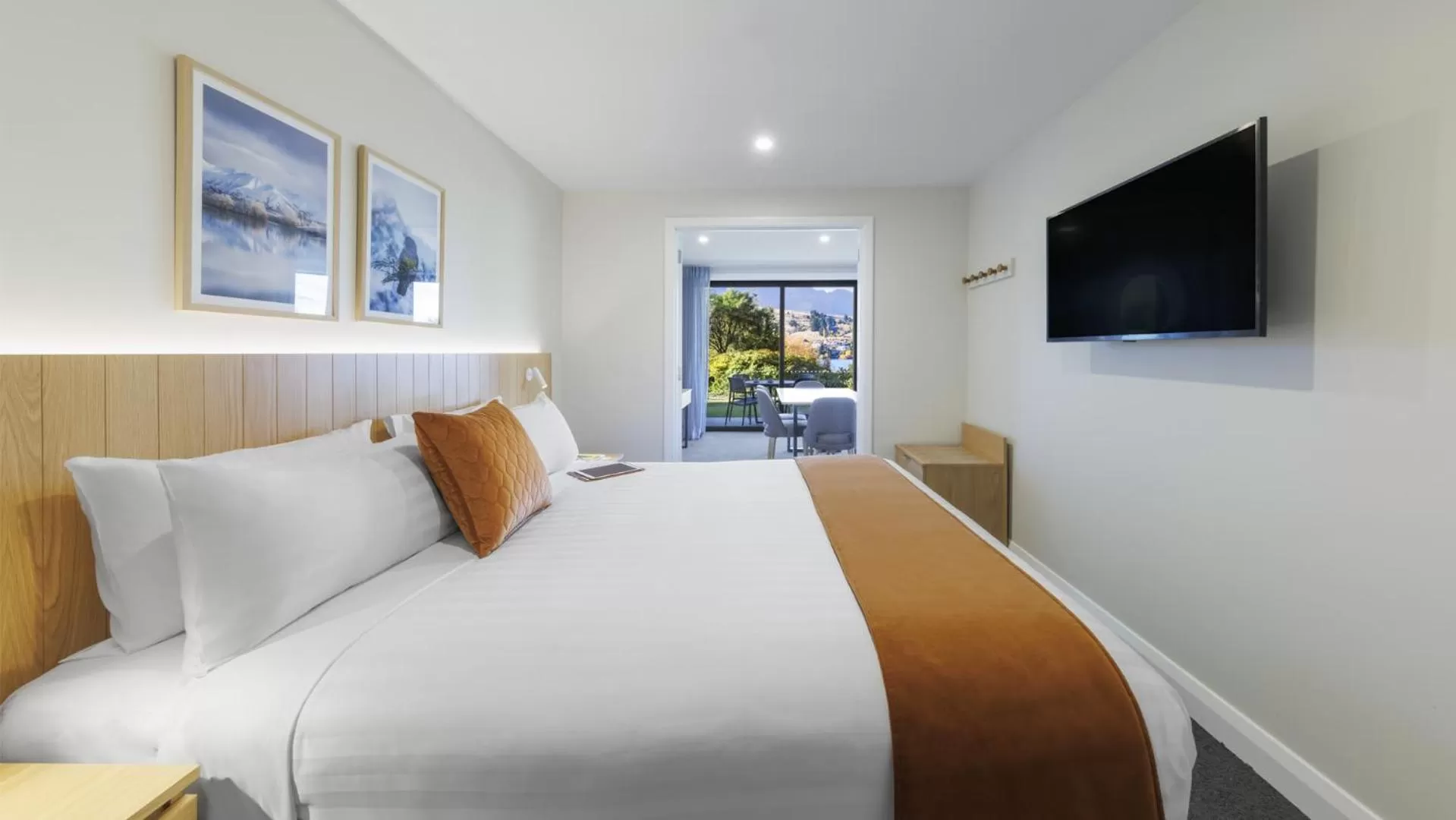 Bed in Oaks Queenstown Shores Resort