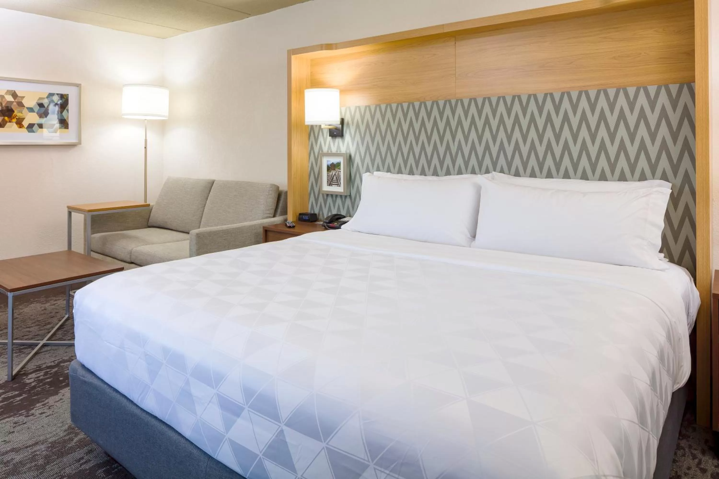 Photo of the whole room, Bed in Holiday Inn Salem by IHG