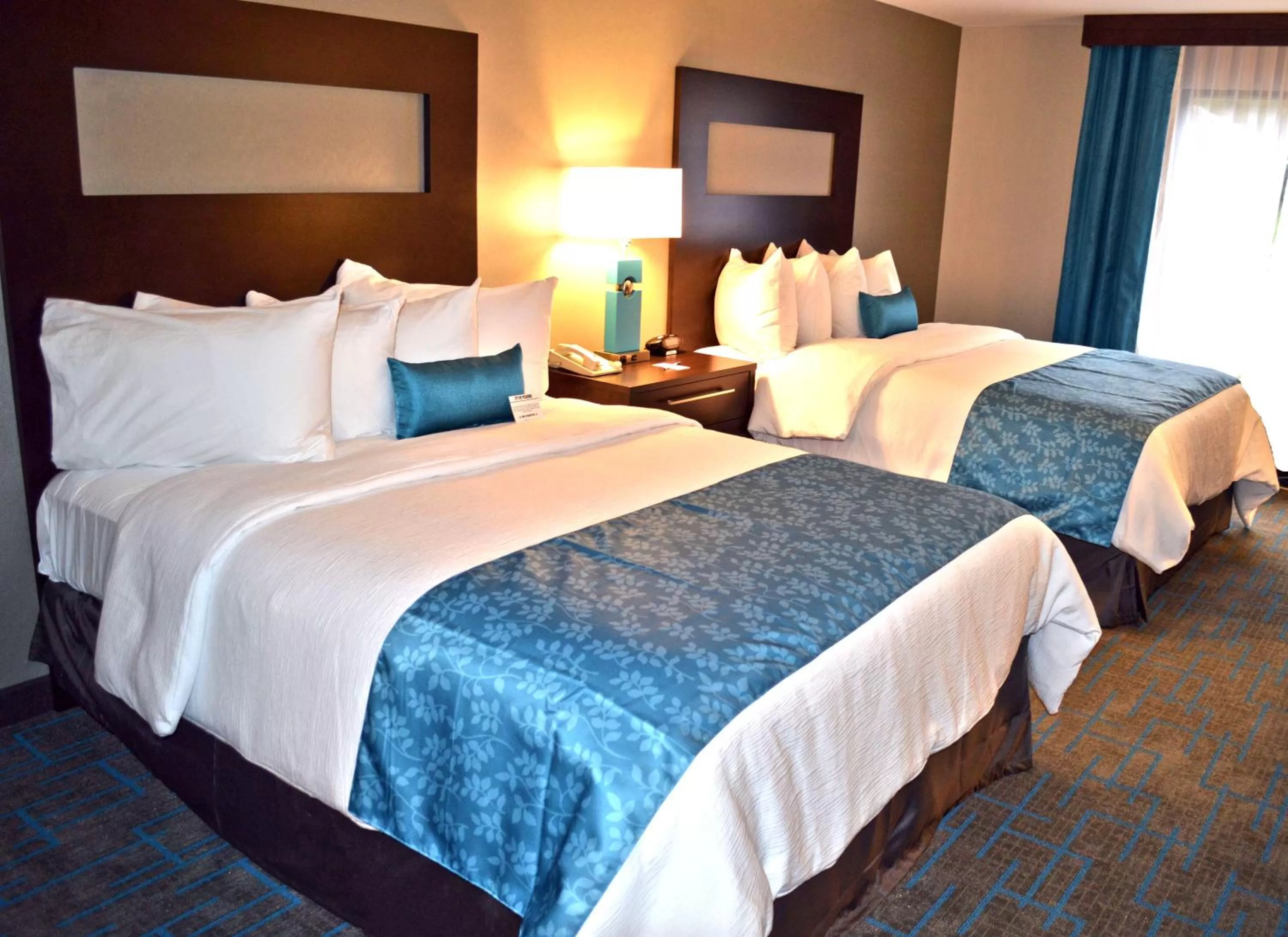 Photo of the whole room, Bed in Holiday Inn & Suites Syracuse Airport - Liverpool by IHG