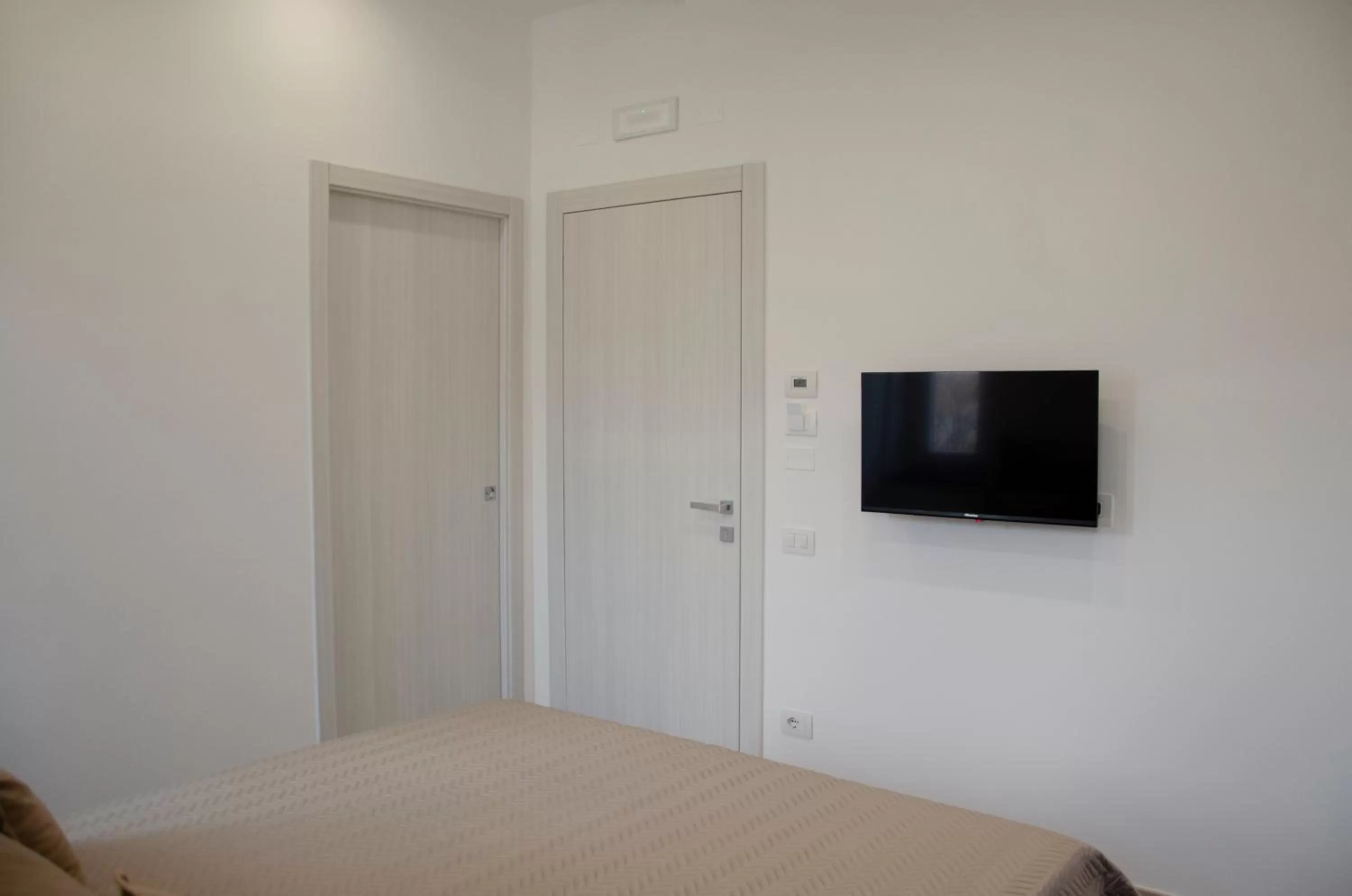 Bedroom, TV/Entertainment Center in Donna Elena Rooms