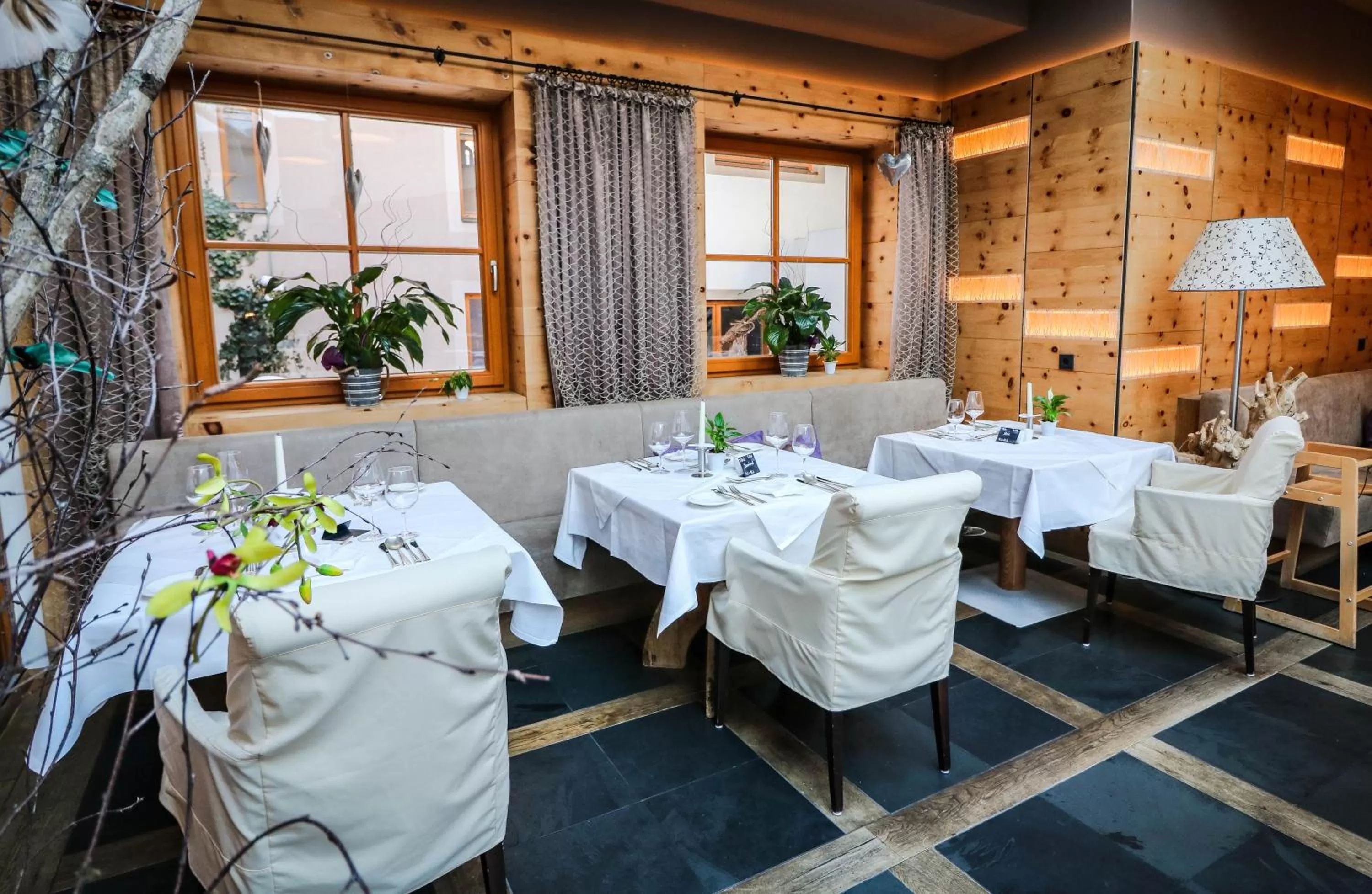Restaurant/places to eat in Hotel Alpine Palace