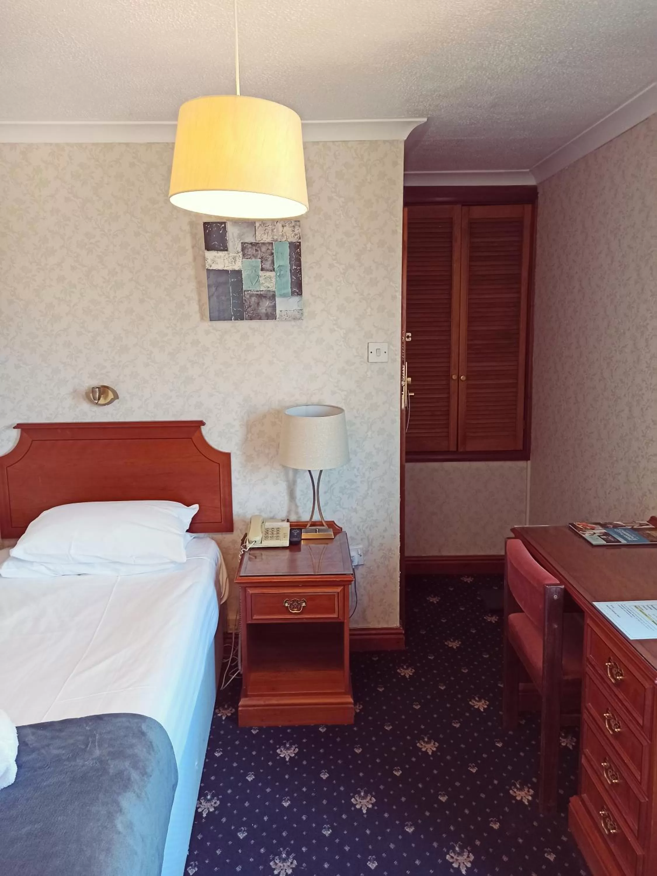 Bed in Crystal Hotel & Savour