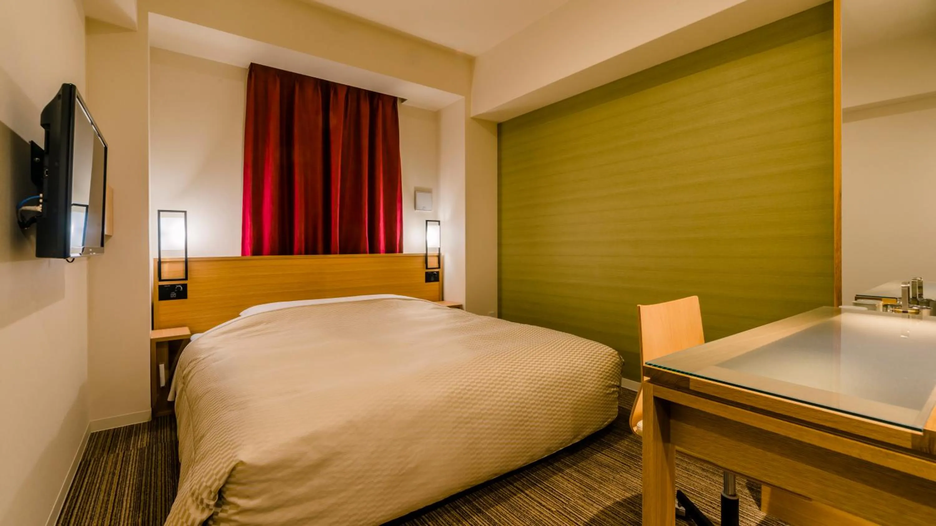 Photo of the whole room, Bed in Candeo Hotels Fukuoka Tenjin