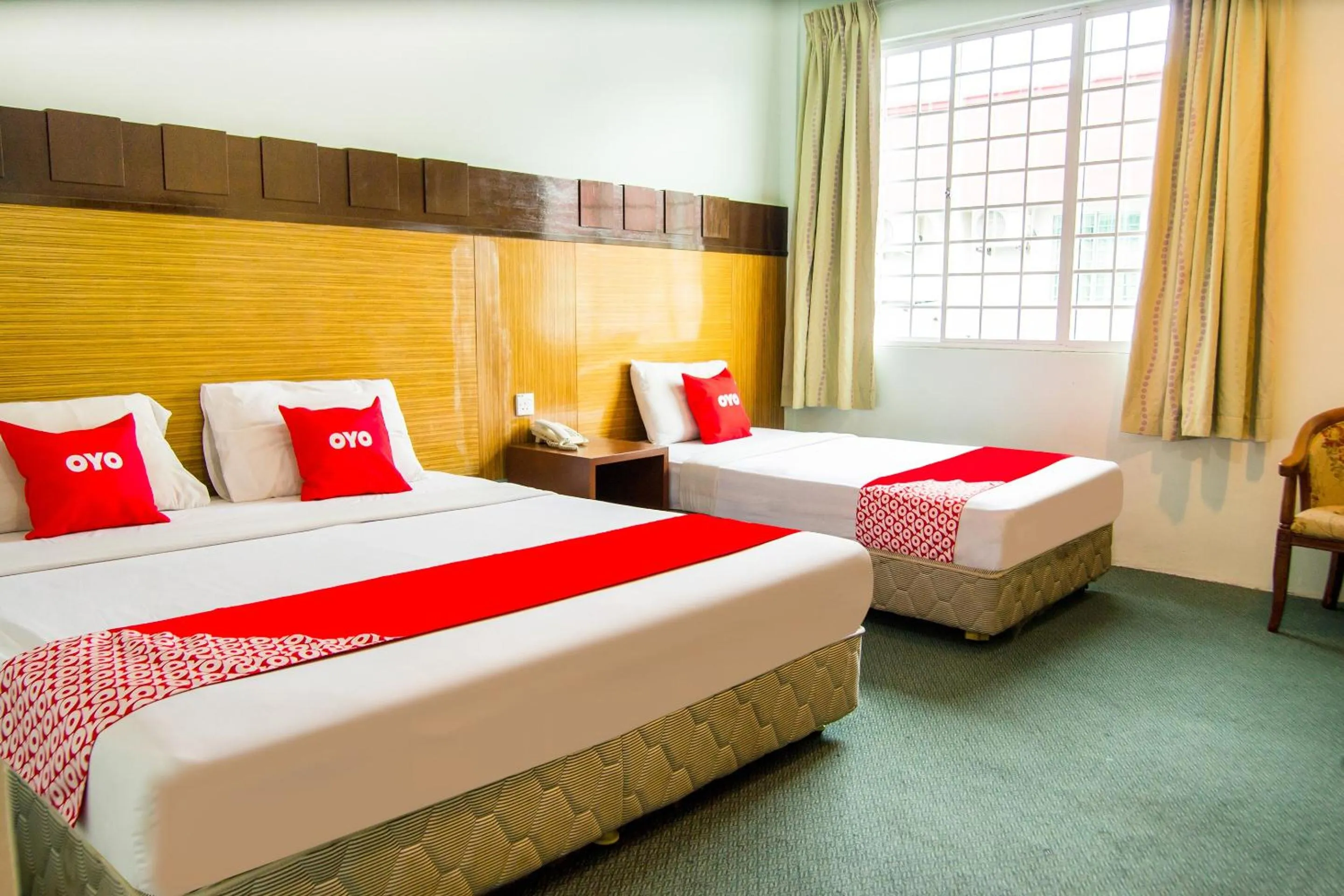 Bedroom, Bed in OYO 89408 Royal Hotel