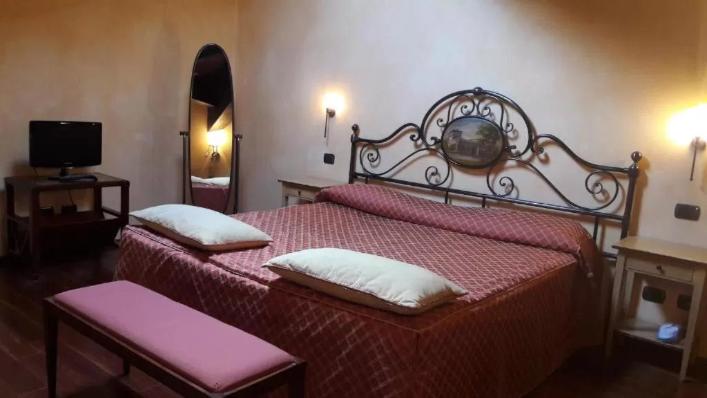 Bed in Hotel La Cantina