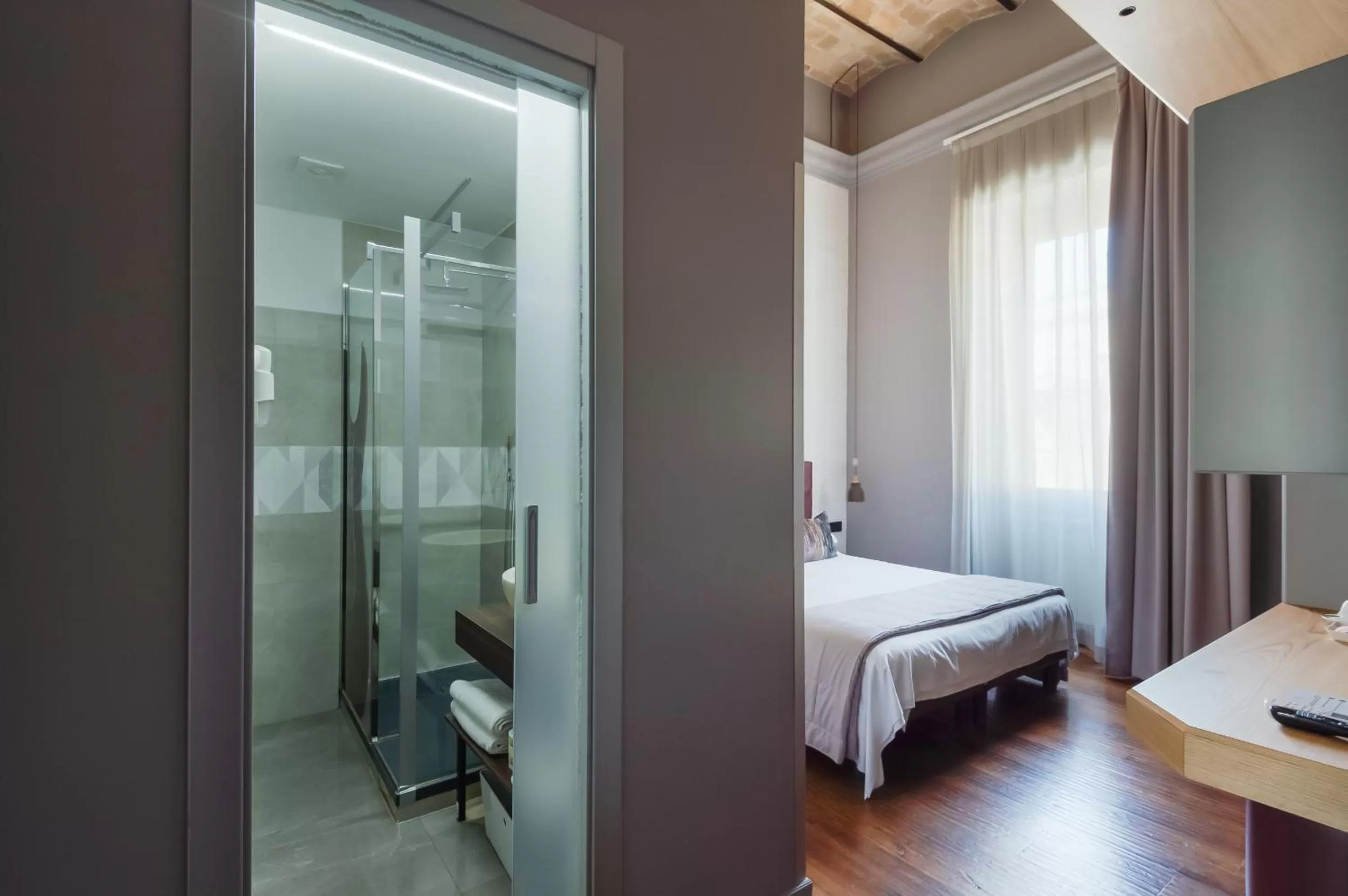 Photo of the whole room, Bed in New Design St.Peter