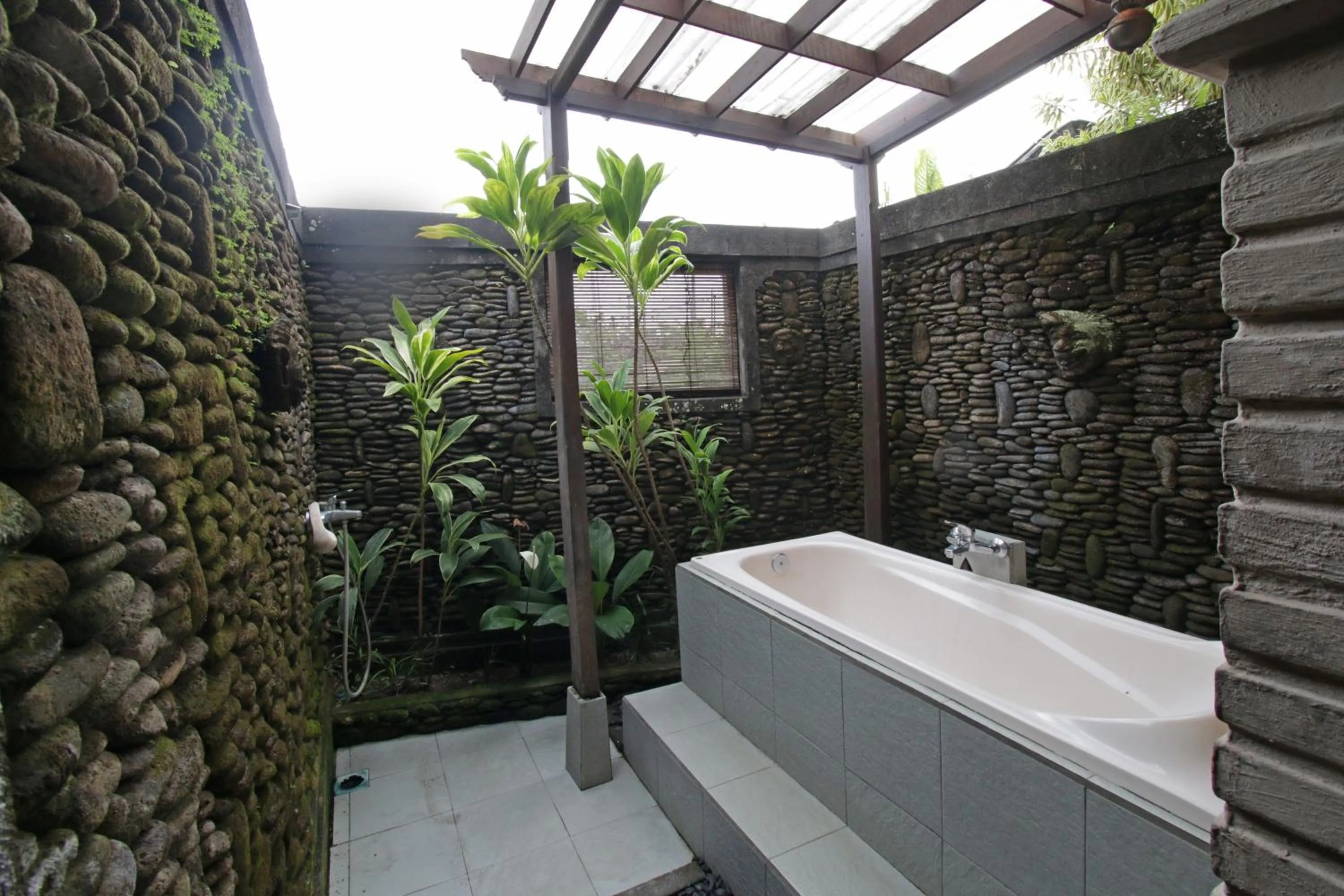 Open Air Bath in Nick's Hidden Cottages by Mahaputra