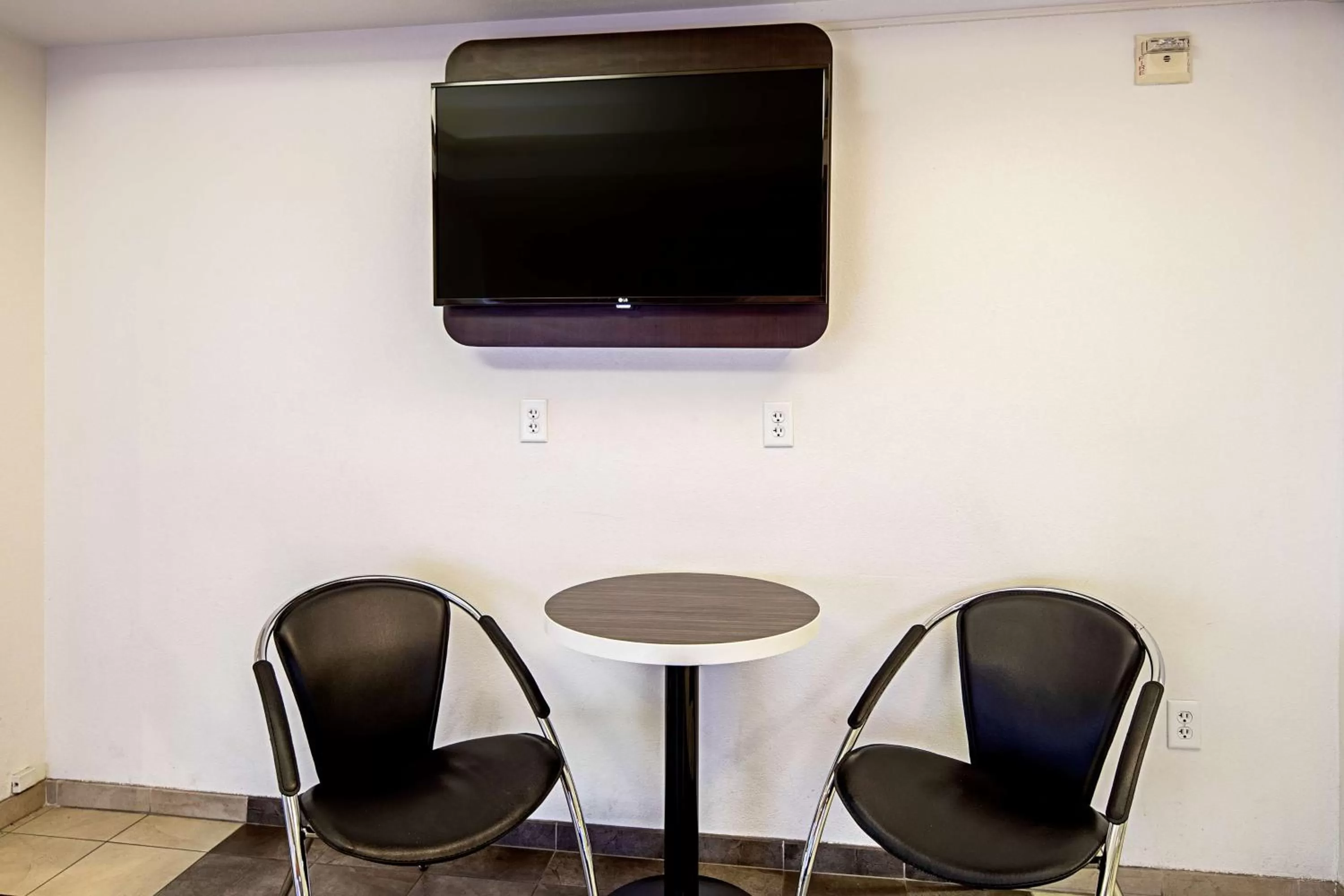 Communal lounge/ TV room in Motel 6-Anchorage, AK - Midtown