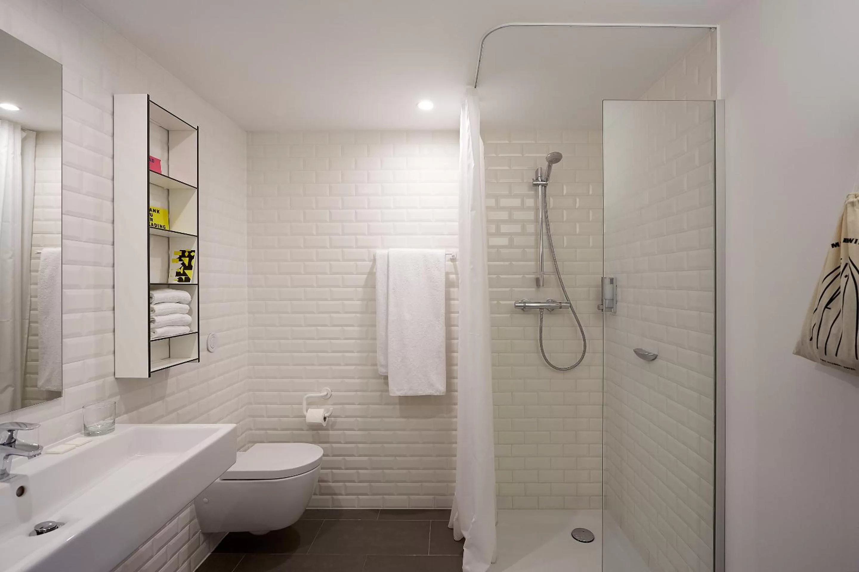 Bathroom in The Social Hub Paris La Défense