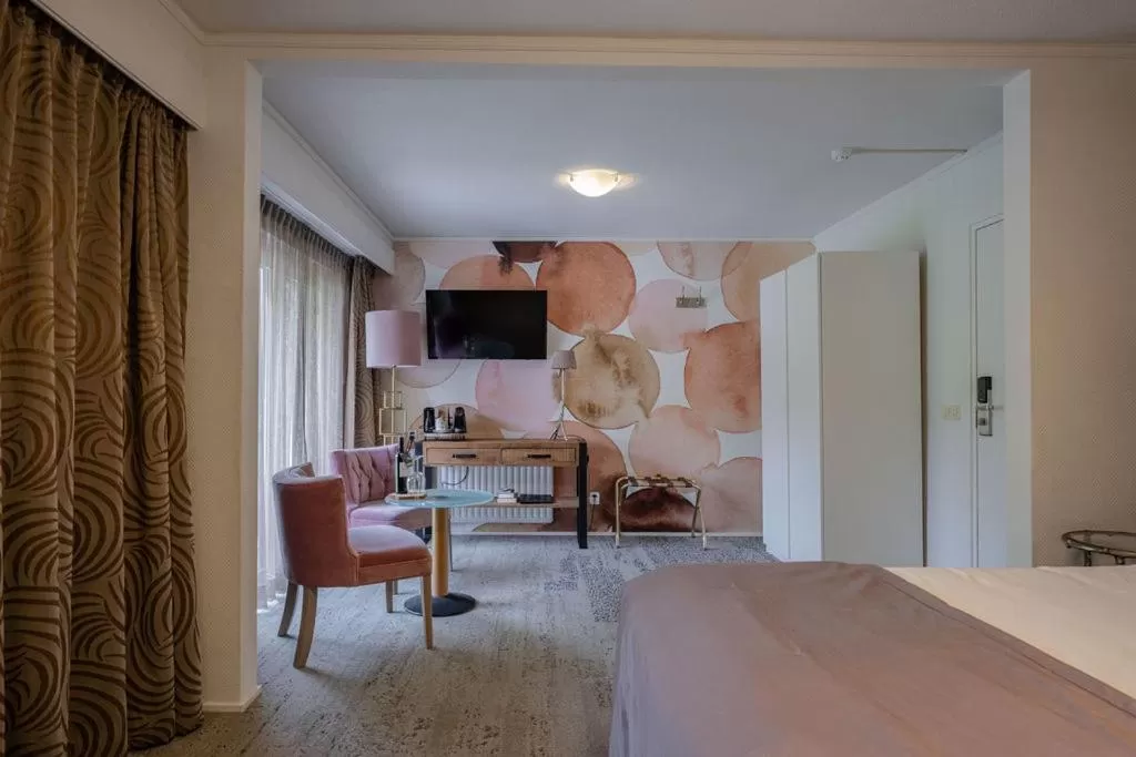 TV/Entertainment Center in Boutique Hotel Slenaker Vallei - Buitengewoongenieten