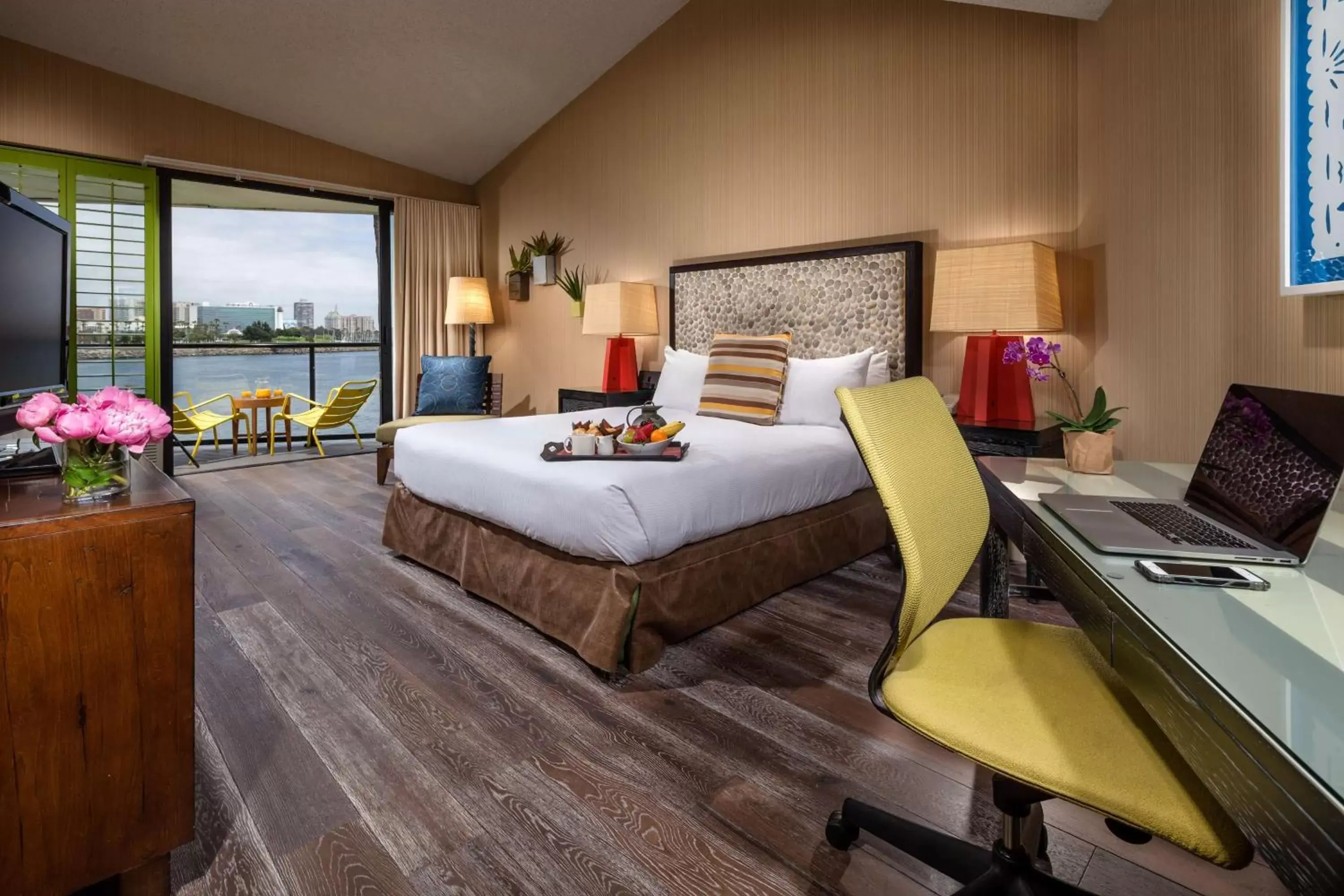 King Room with Balcony in Hotel Maya King Room with Balcony in Hotel Maya