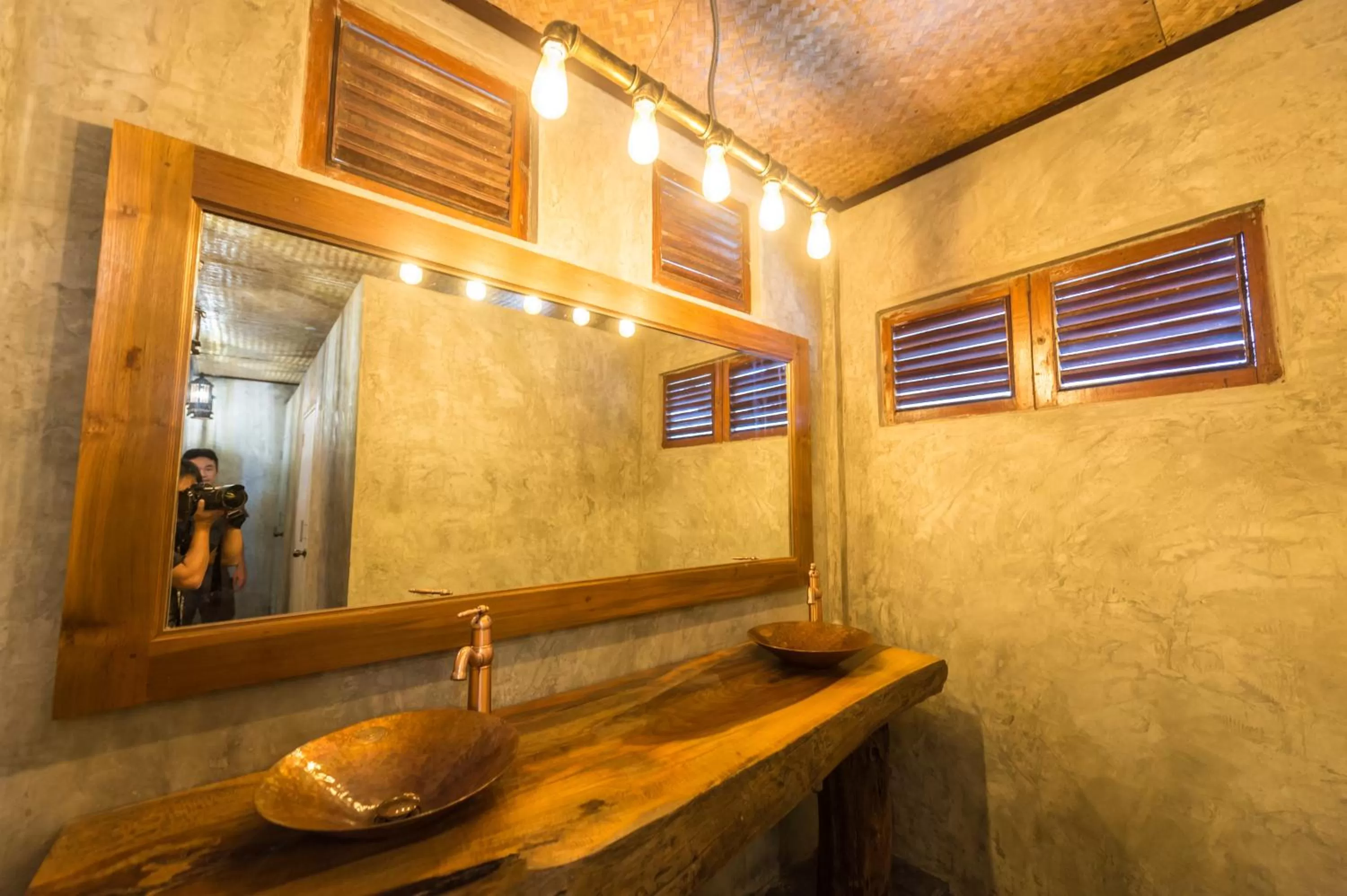 Area and facilities in Huan Amphan