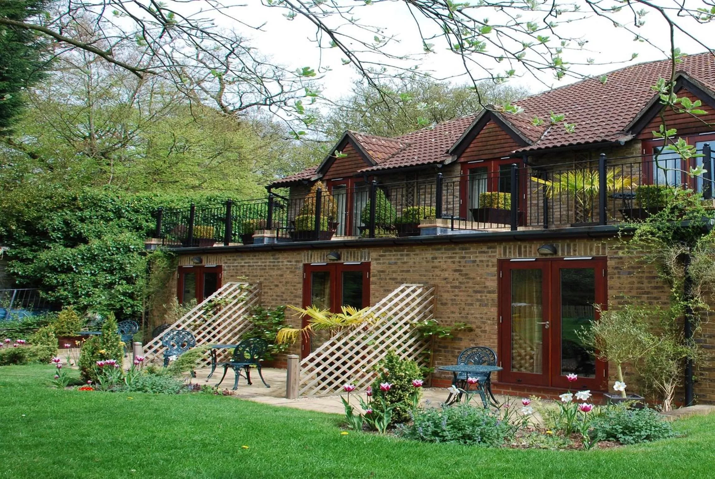Facade/entrance in Best Western PLUS Grim's Dyke Hotel