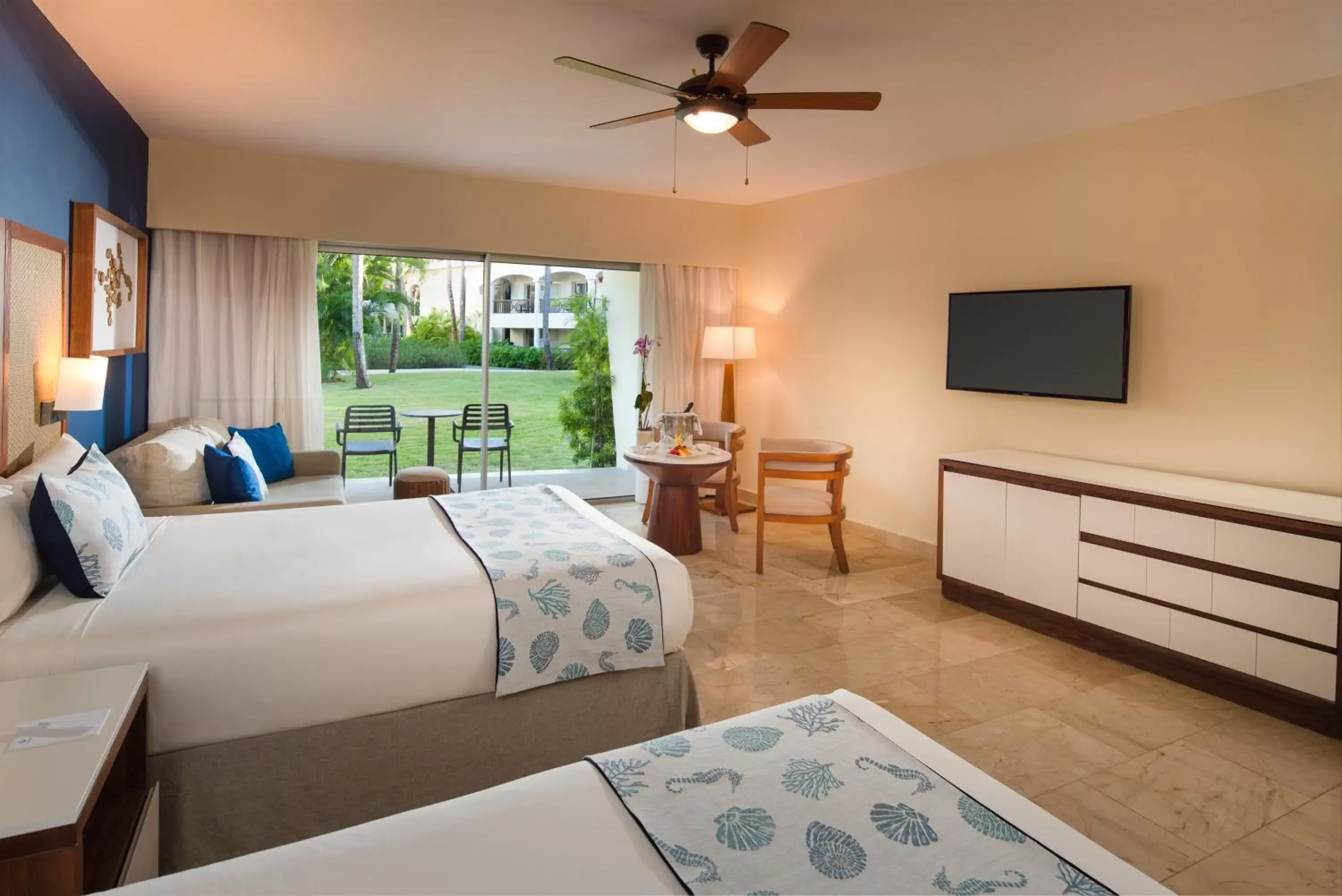 Jr. Suite Premium Tropical View with Jacuzzi (2 adults + 1 child) in Impressive Premium Punta Cana - All Inclusive Jr. Suite Premium Tropical View with Jacuzzi (2 adults + 1 child) in Impressive Premium Punta Cana - All Inclusive