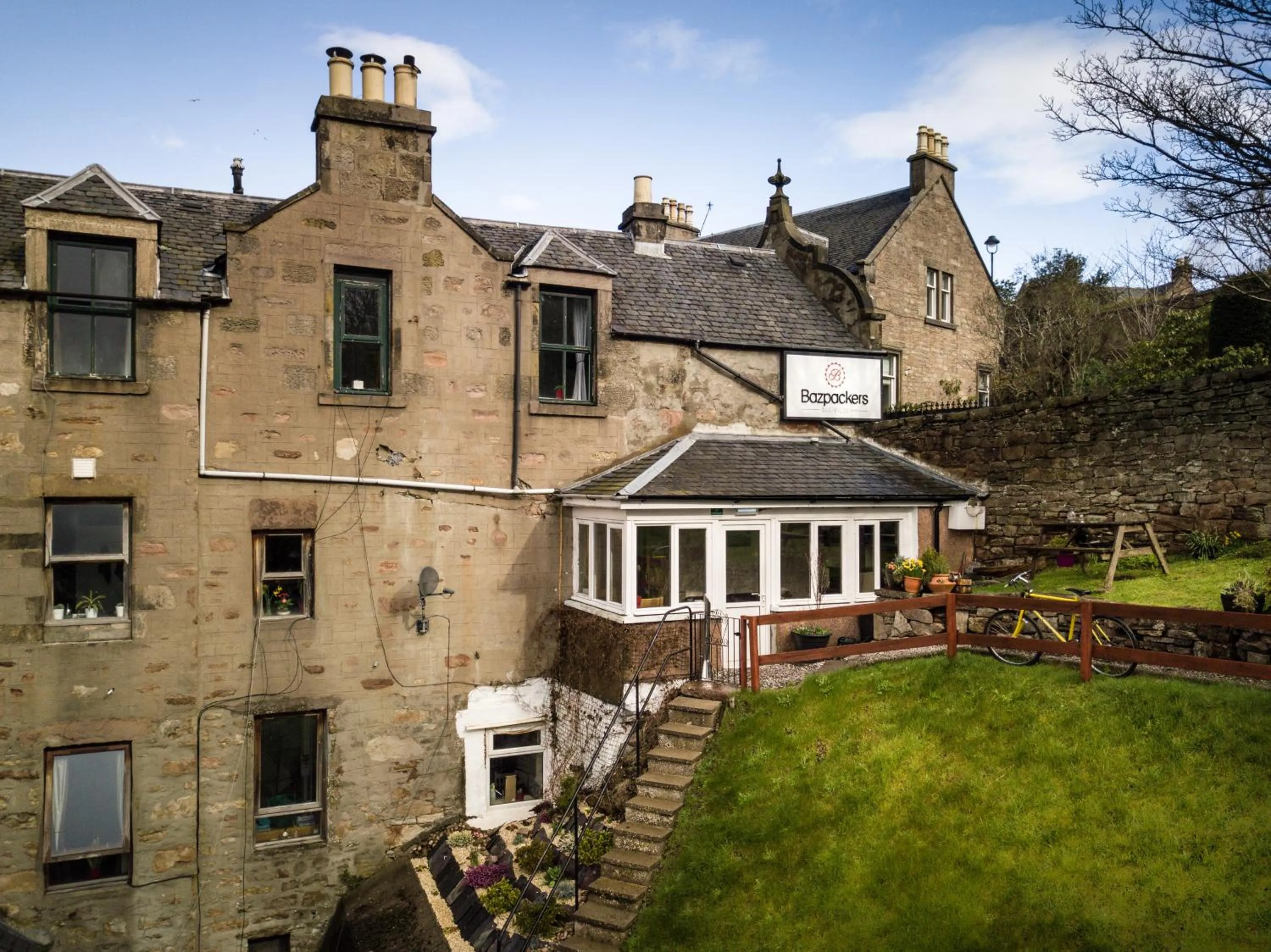 Property building in Bazpackers