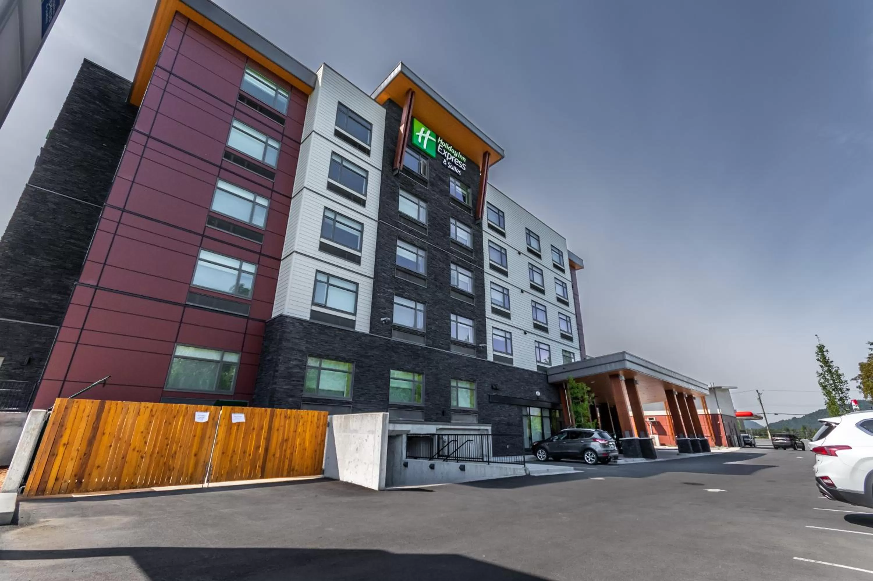 Property building in Holiday Inn Express & Suites - Chilliwack East an IHG Hotel