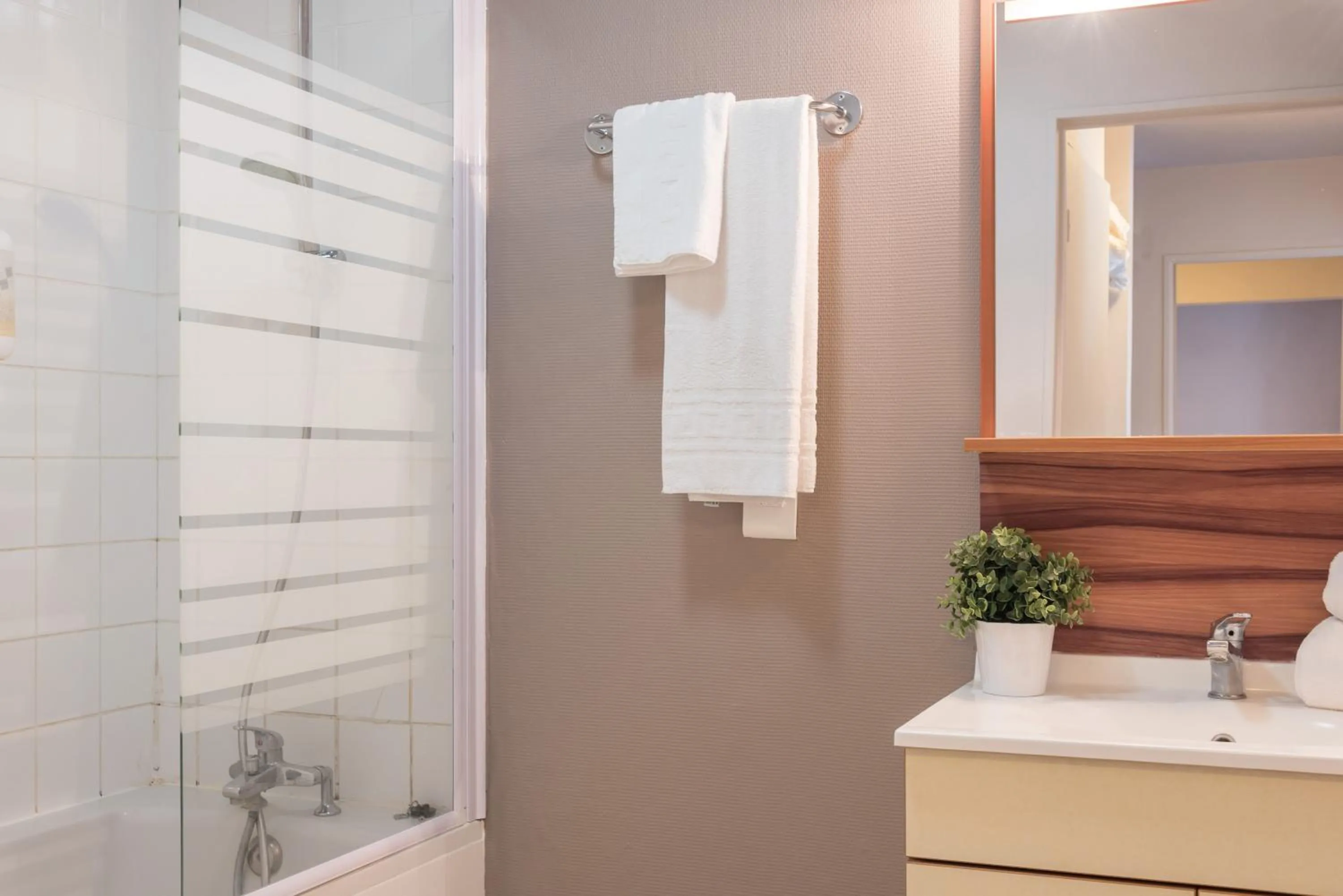 Bathroom in Appart'City Confort Lille Grand Palais