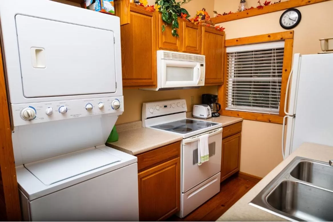 Kitchen or kitchenette in Mountain Aire Cottages, Inn, & Glamping