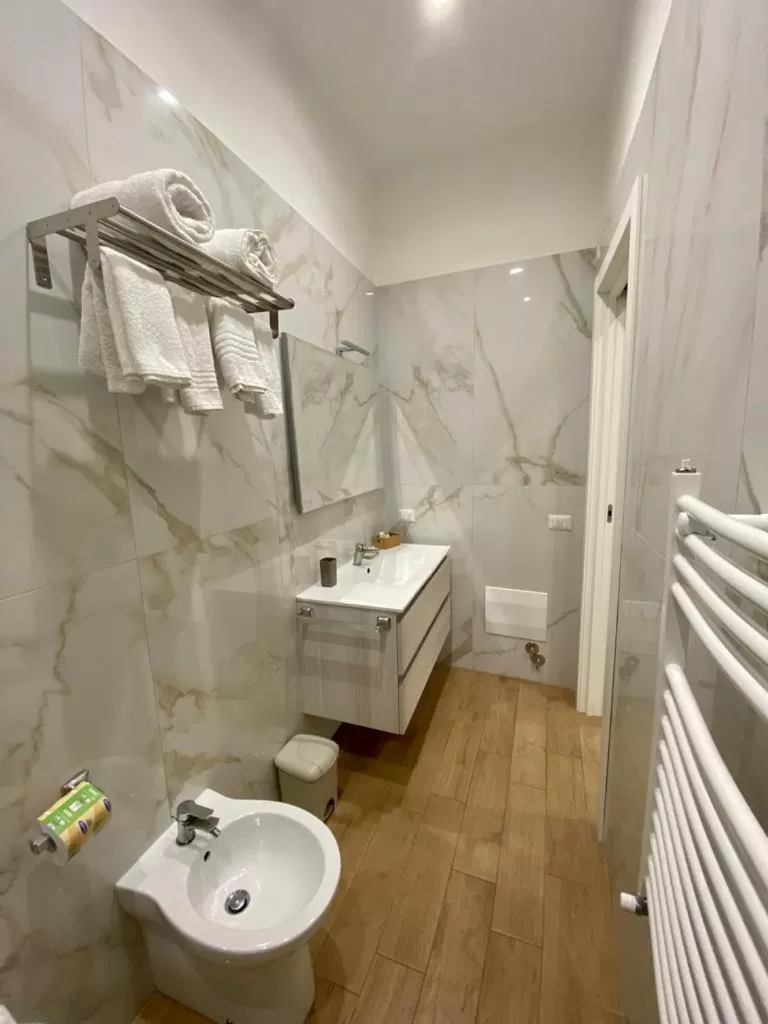 Shower in Villa Manto Bed and Breakfast - Torre Annunziata Pompei