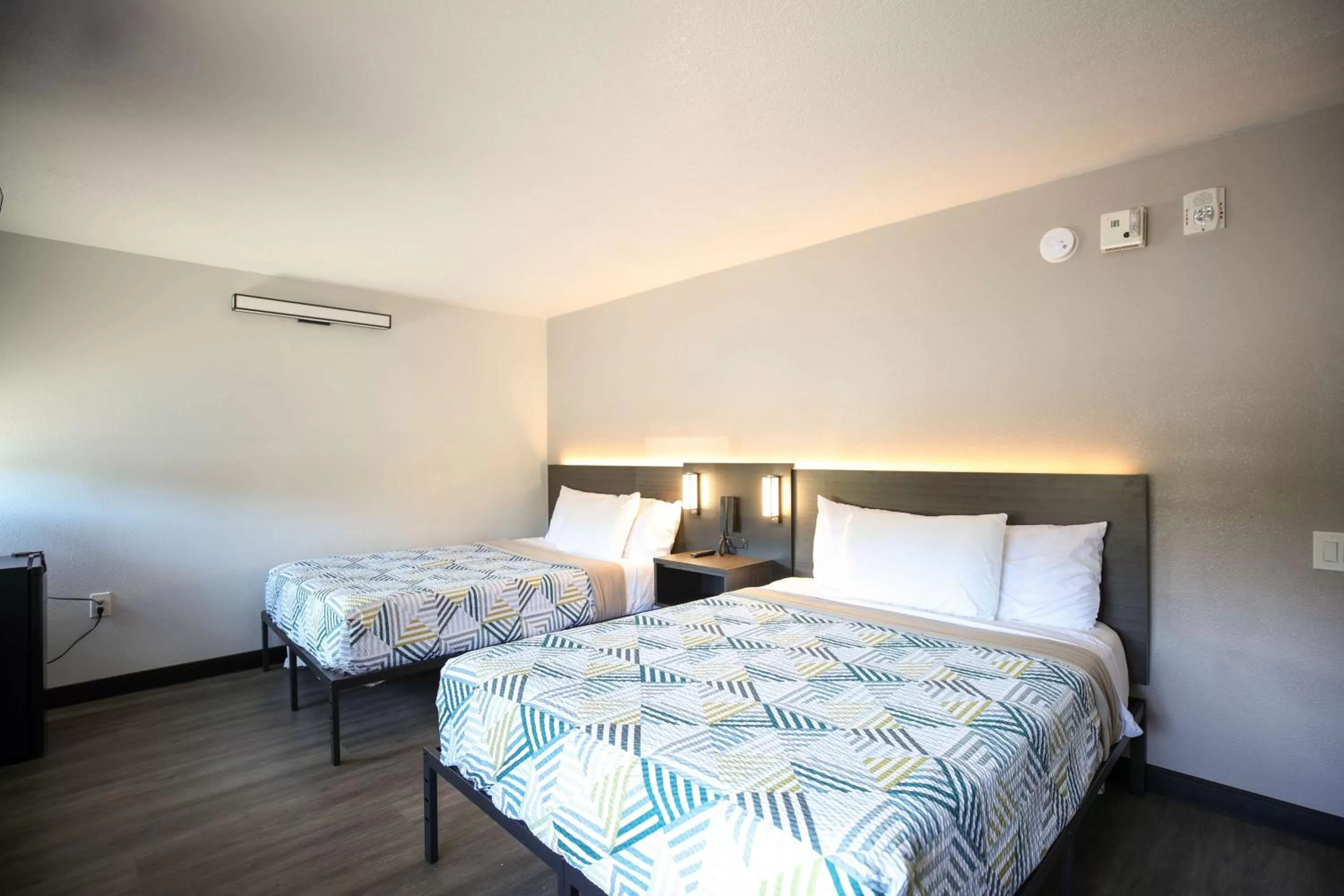 Bedroom, Bed in Motel 6-Sacramento, CA - Central