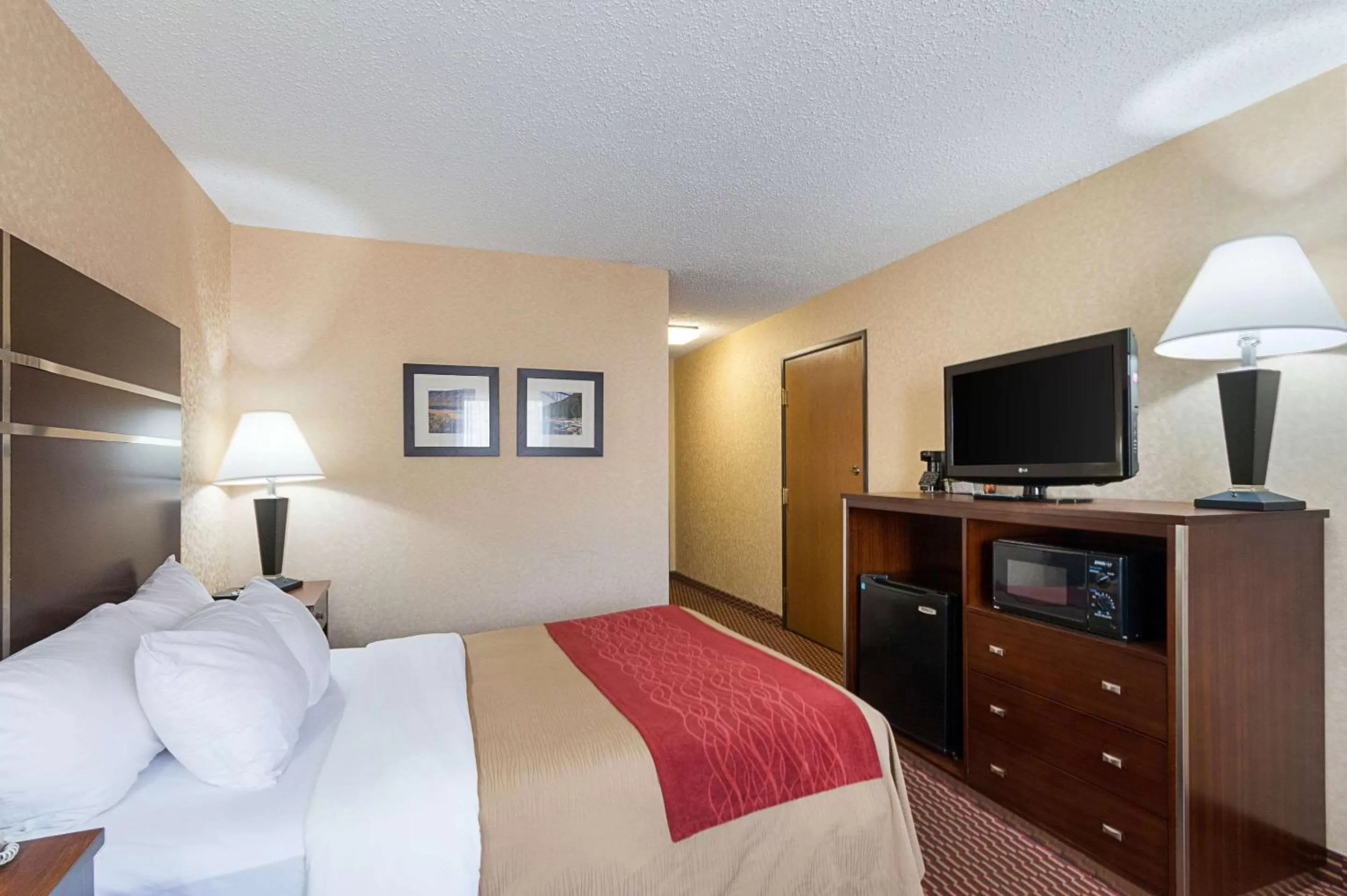 Photo of the whole room in Quality Inn Parkersburg North-Vienna