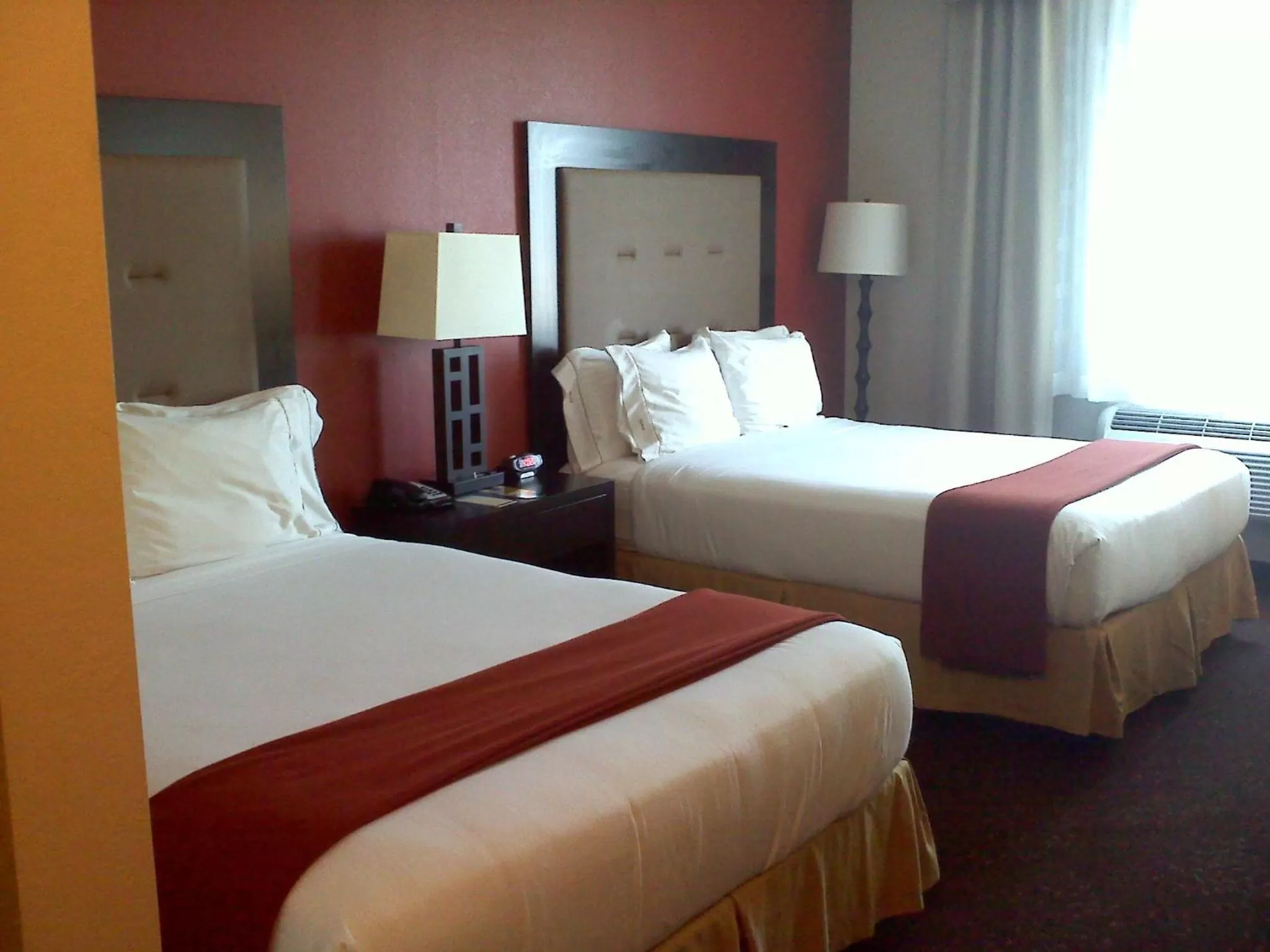Bed in Holiday Inn Express Harvey-Marrero by IHG