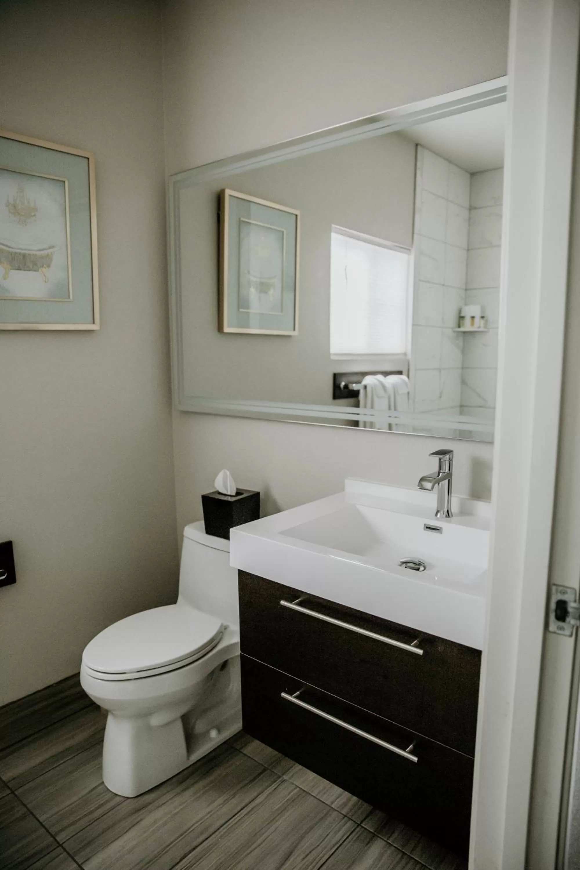 Bathroom in Geyserville Inn