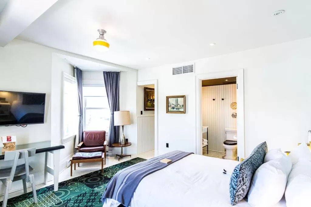 Bed in Drake Devonshire and Motor Inn