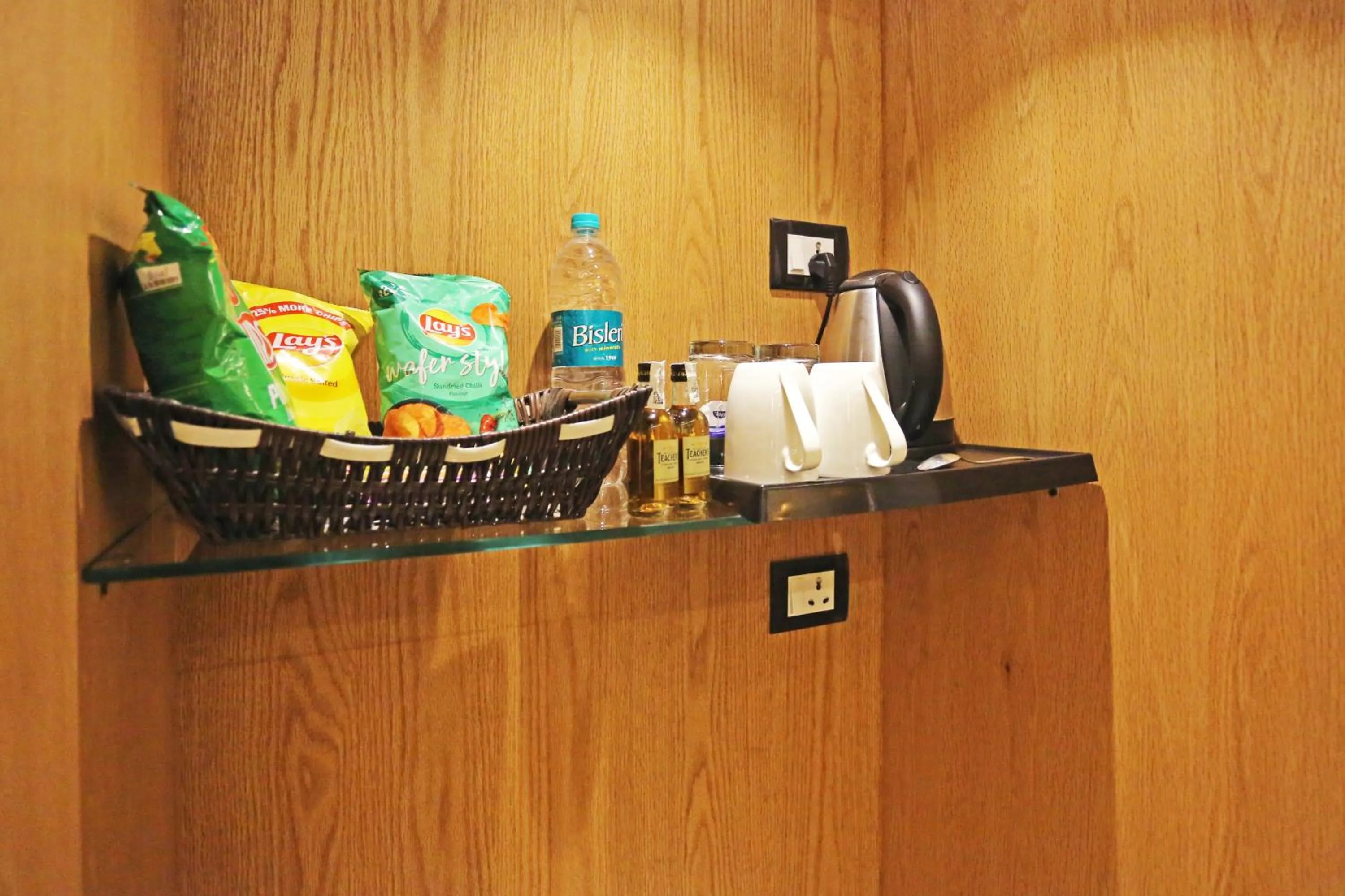 Restaurant/places to eat in JRD Luxury-Business Hotel