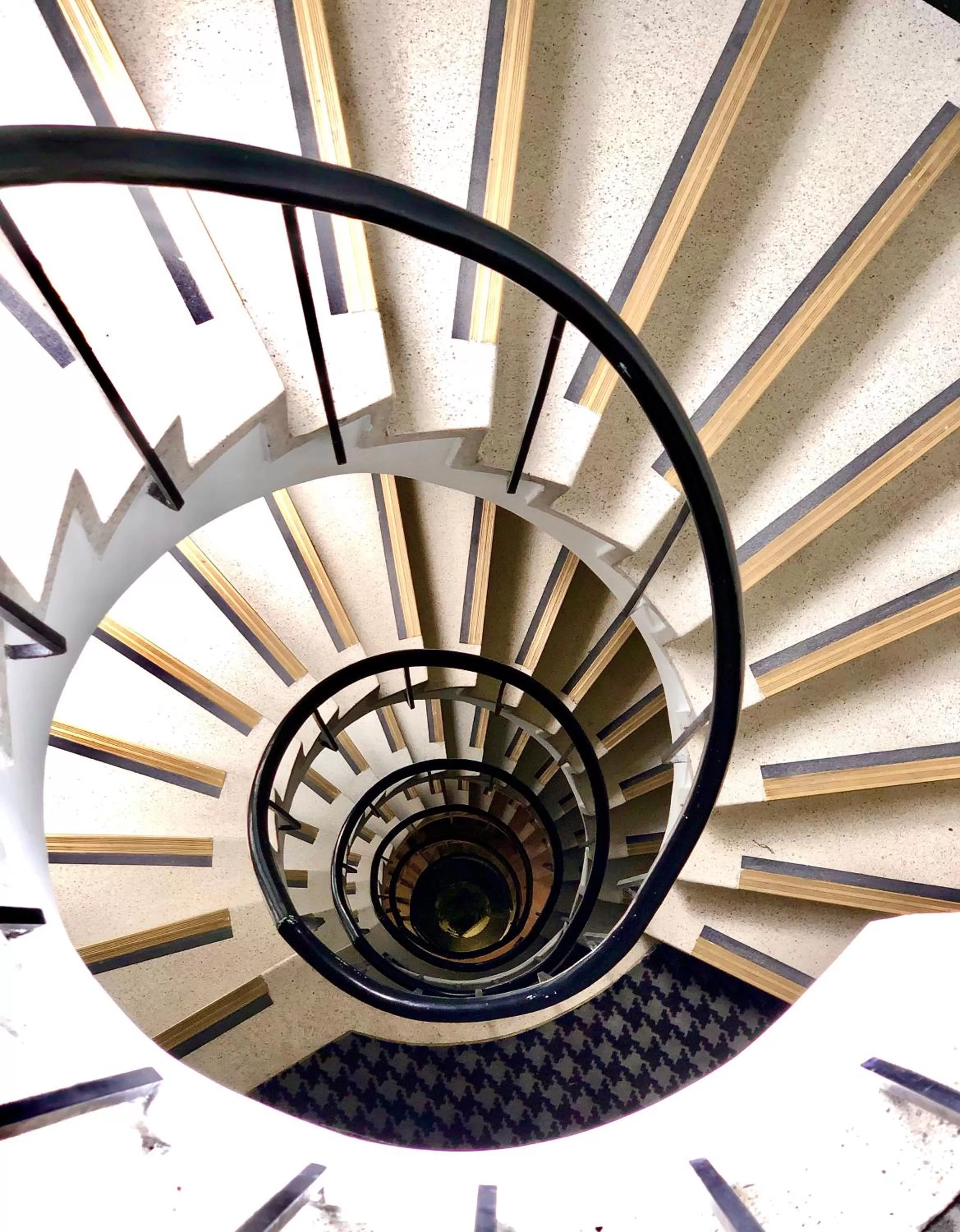 Property building in Hotel Regina