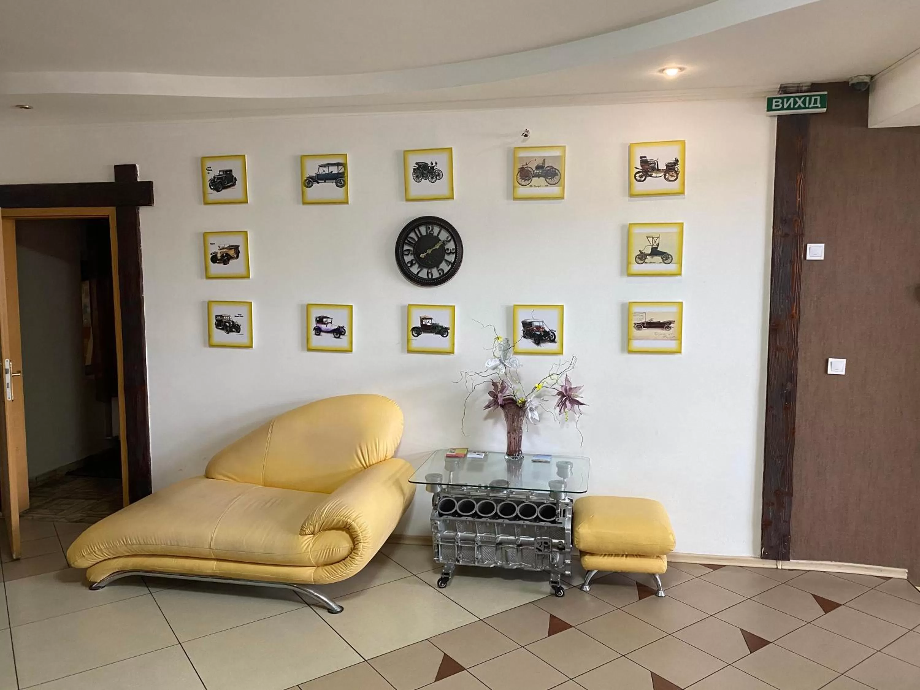 Seating Area in Autopark Hotel