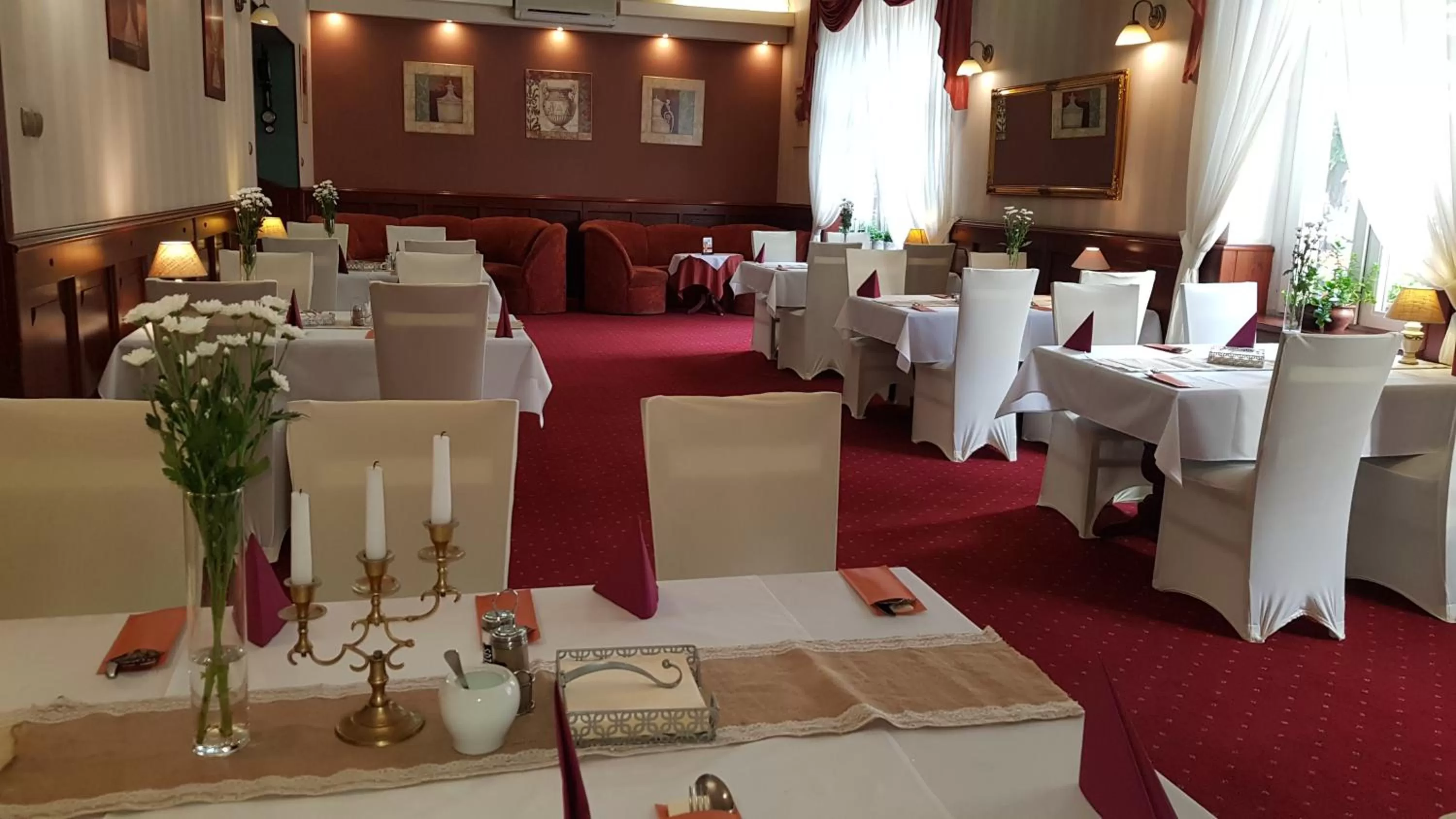 Restaurant/places to eat in Hotel Atena