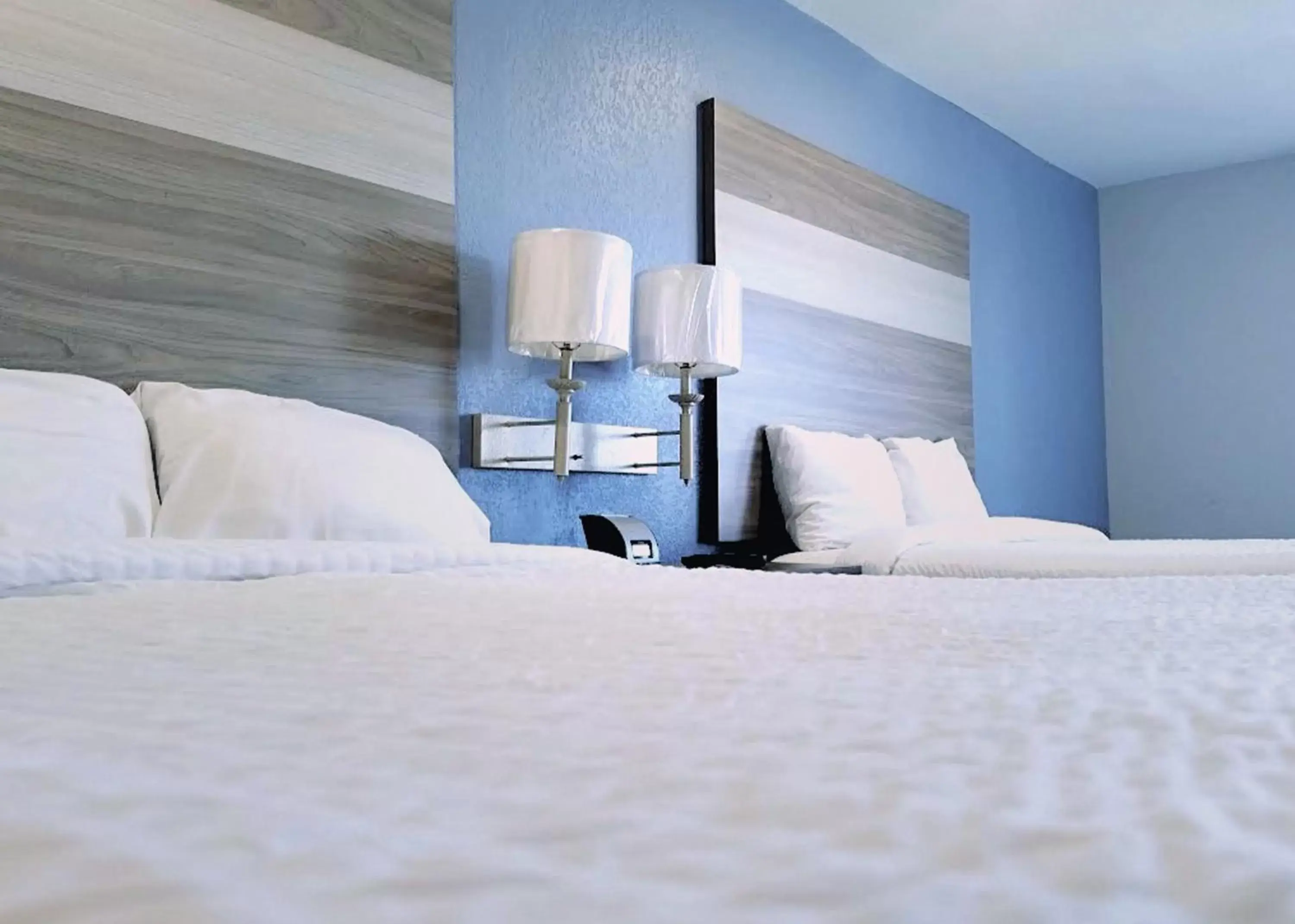 Queen Room with Two Queen Beds - Non-Smoking in Seabreeze Inn - Fort Walton Queen Room with Two Queen Beds - Non-Smoking in Seabreeze Inn - Fort Walton