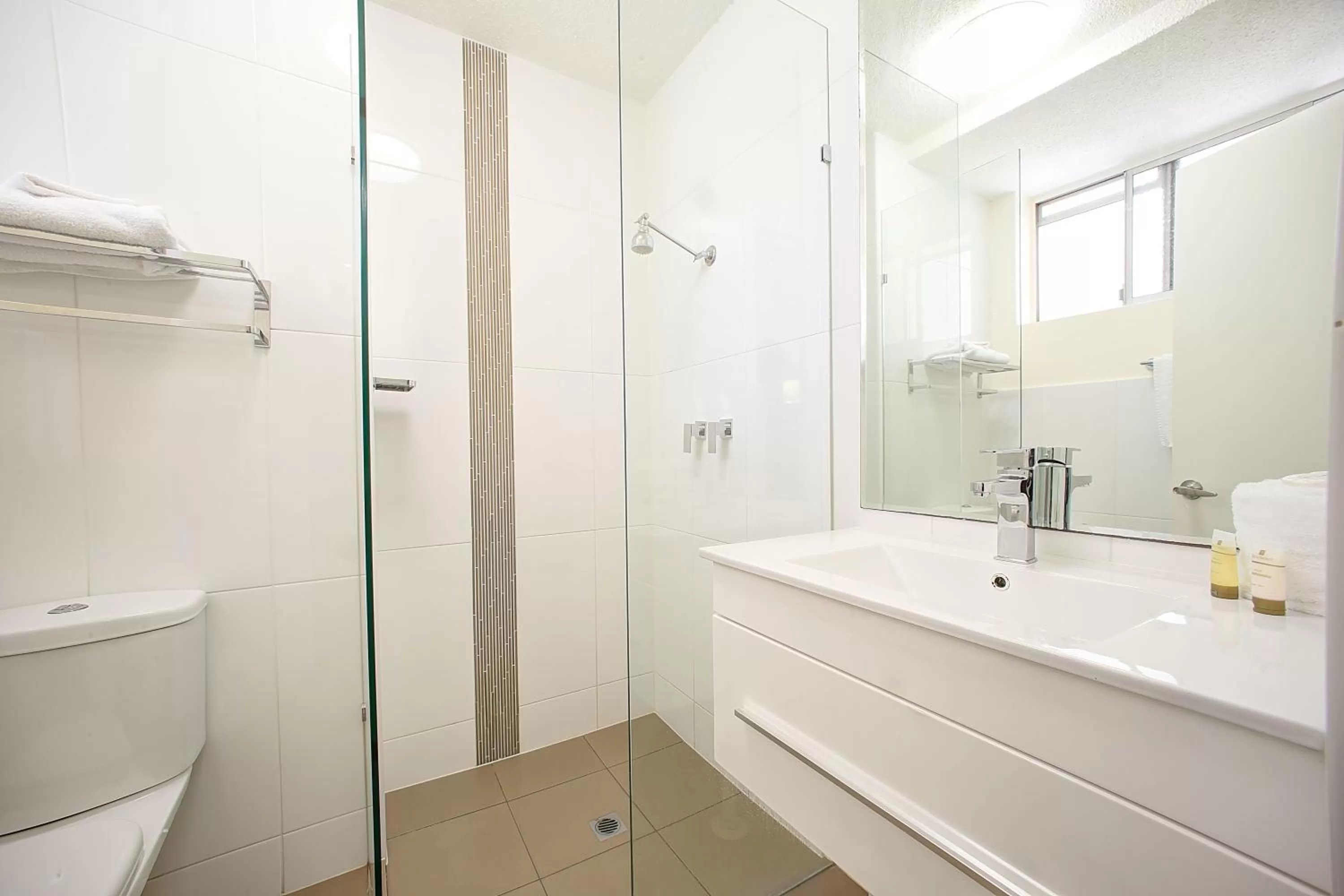 Bathroom in El Motor Inn