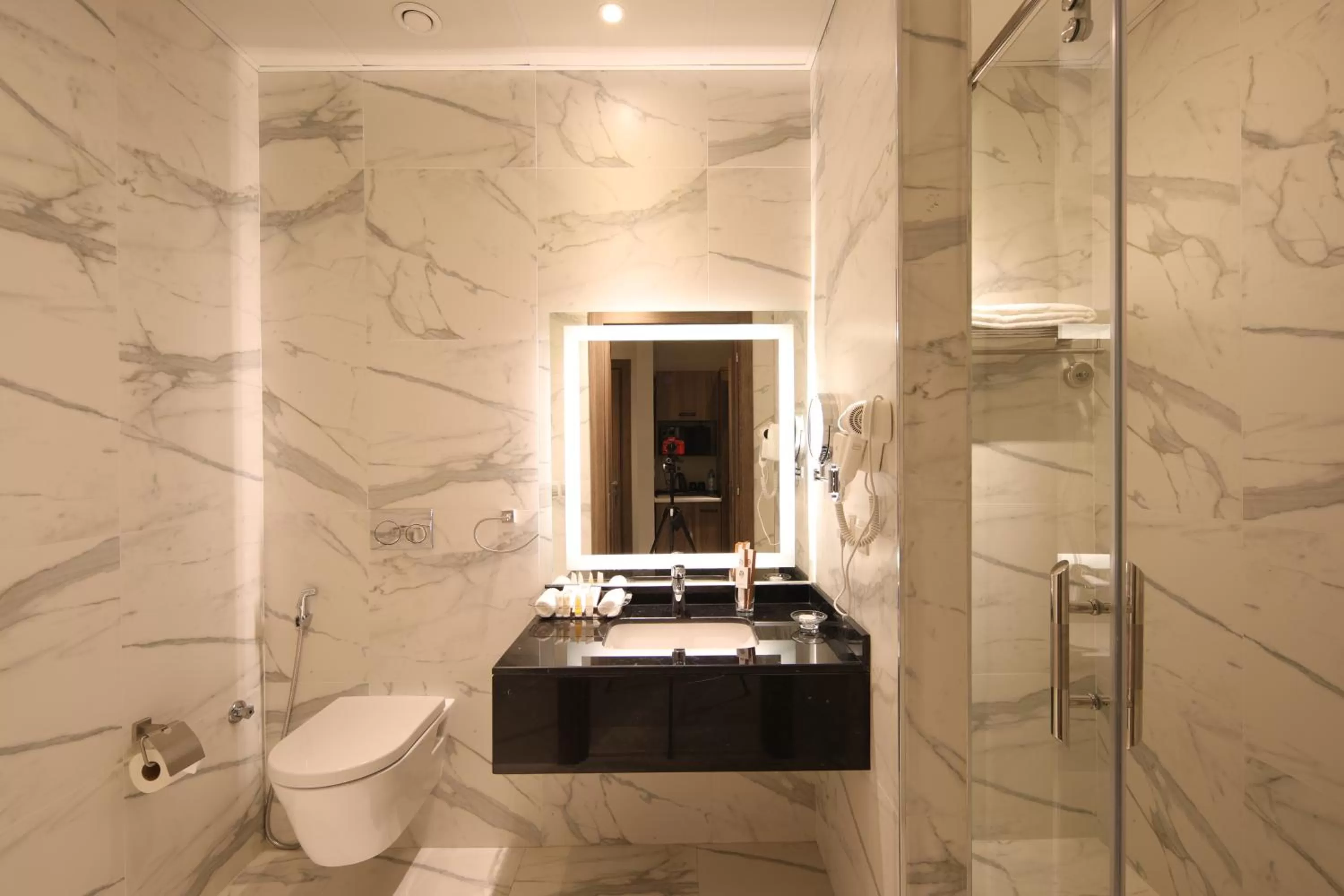 Toilet in Gladiolus Hotel