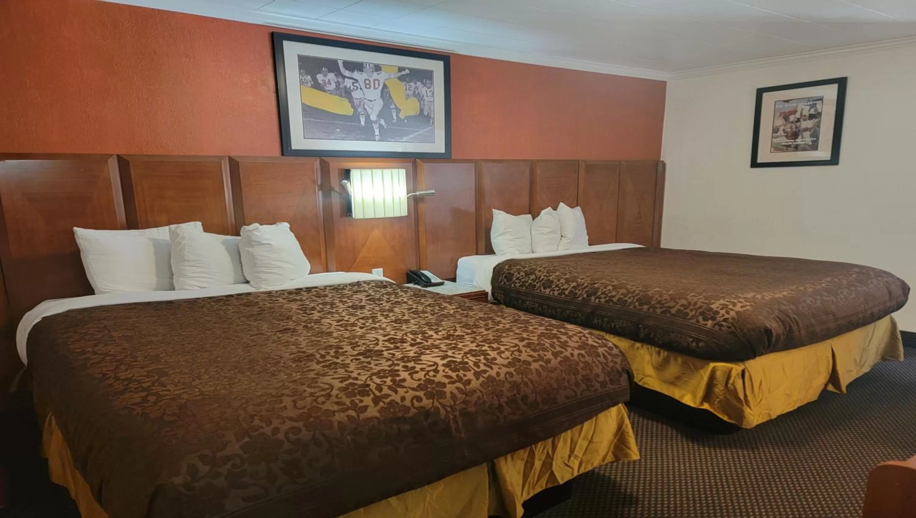 Photo of the whole room, Bed in Mountain Star Inn