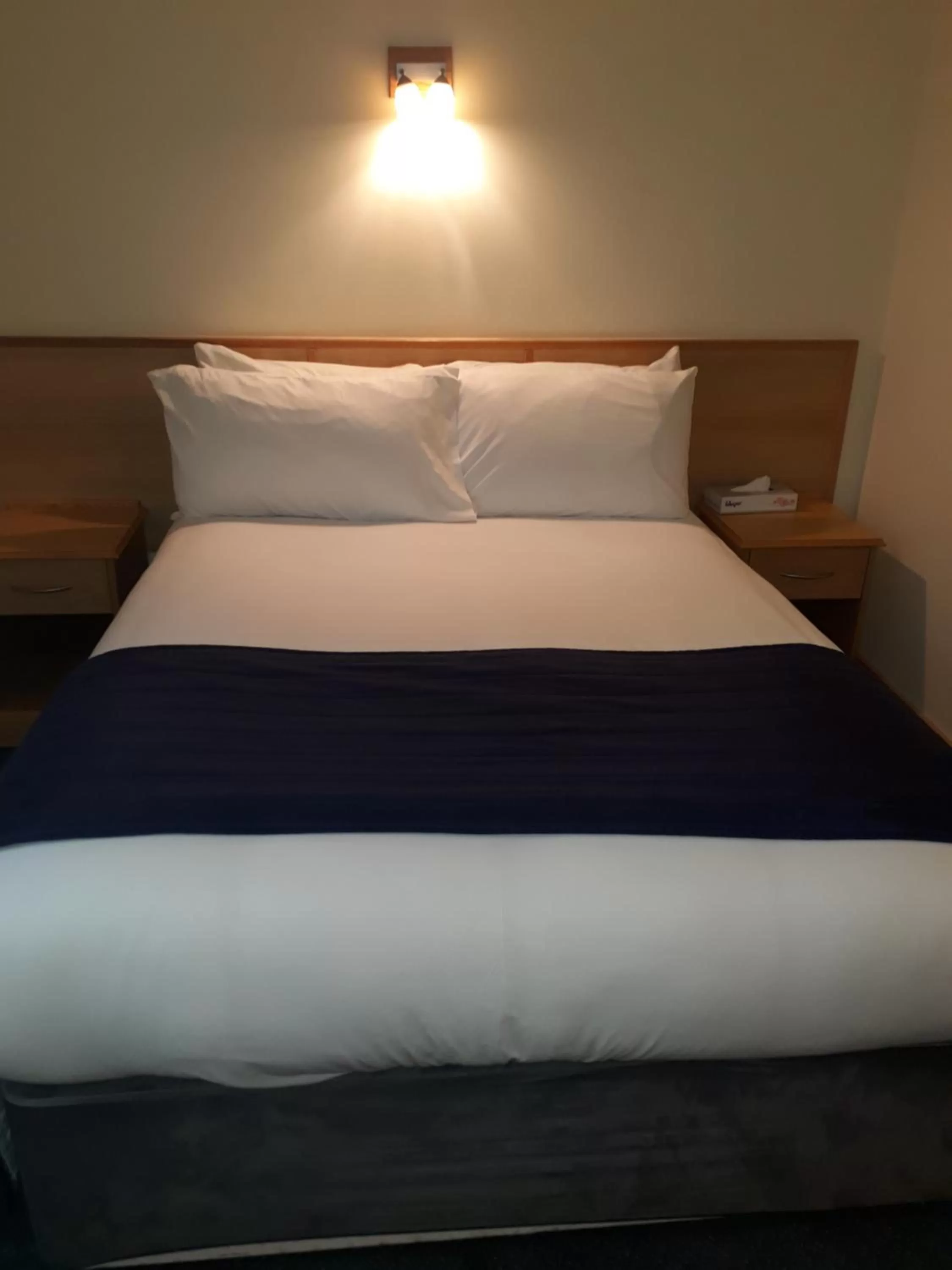 Toilet, Bed in Weald of Kent Golf Course and Hotel