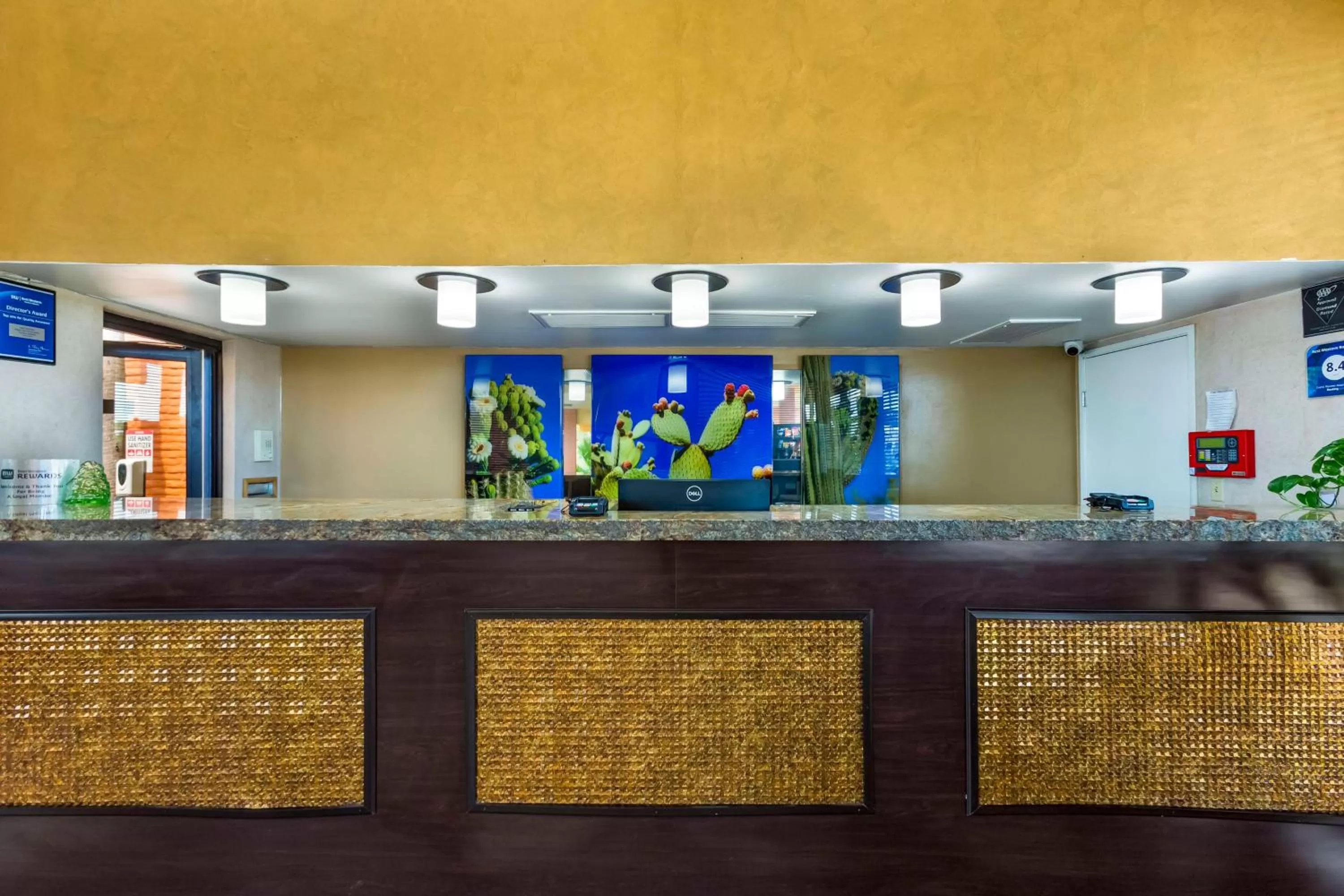 Lobby or reception in Royal Sun Inn & Suites