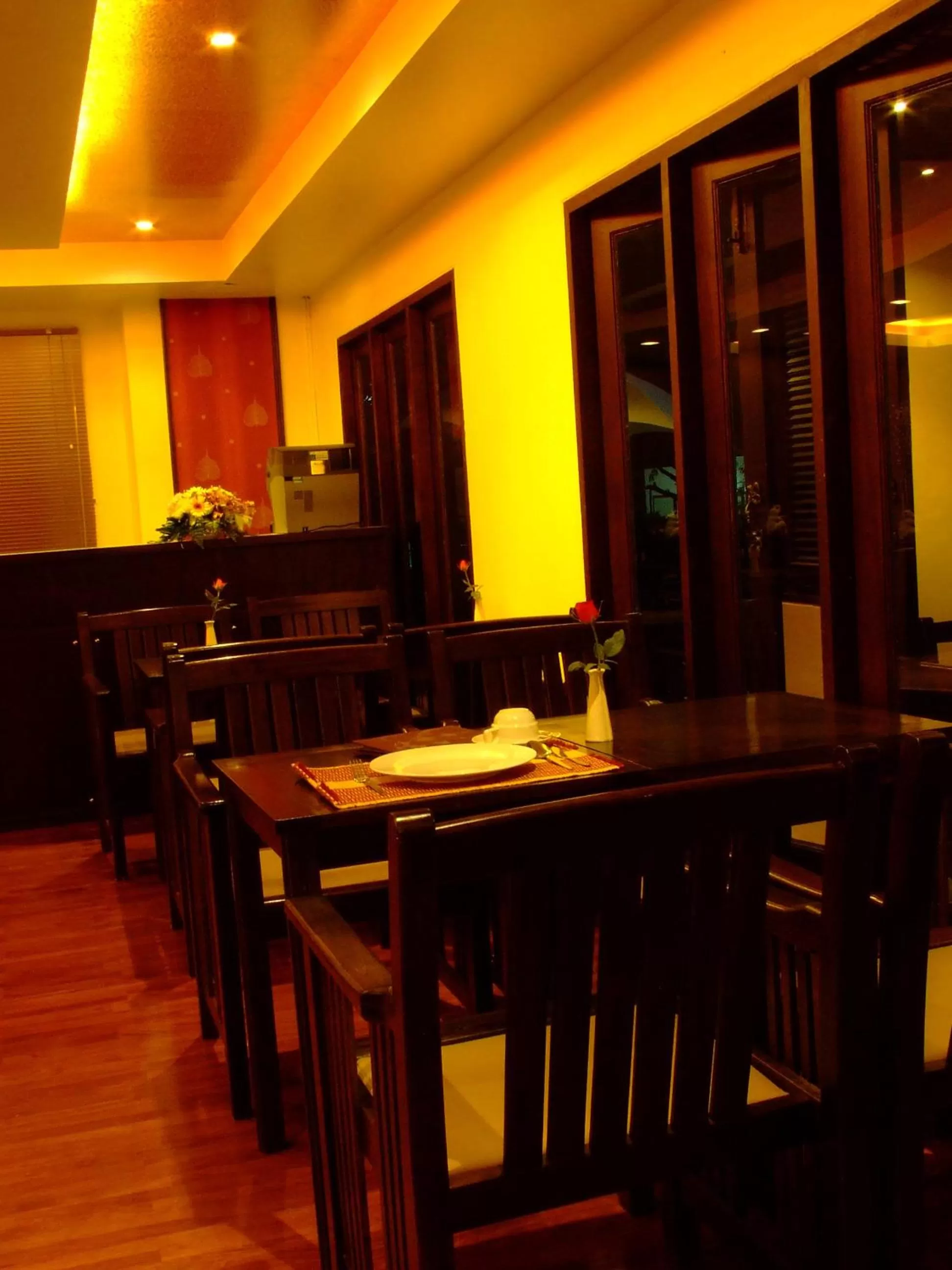 Restaurant/places to eat in Noble Place Chiangmai