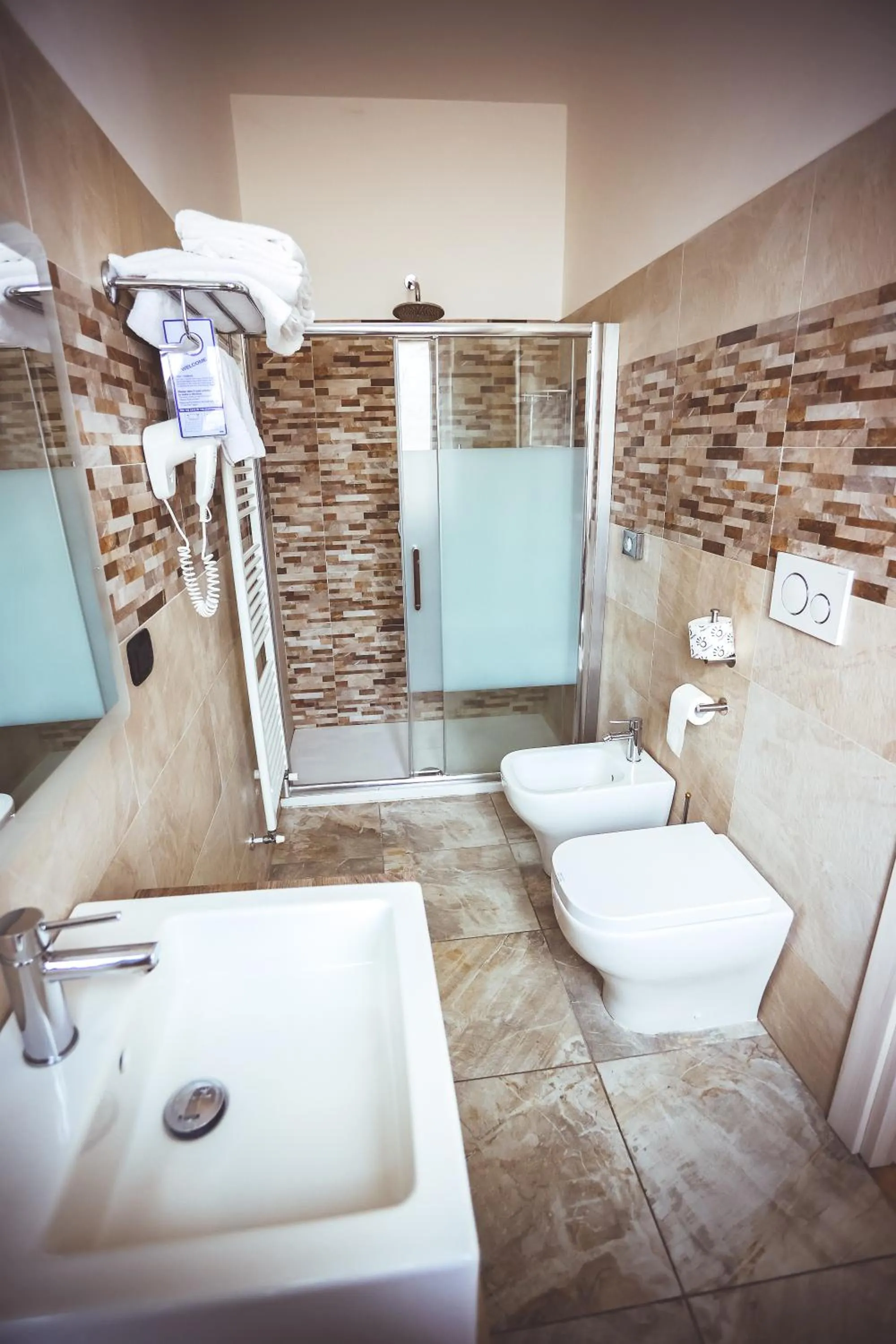 Shower in Hotel City