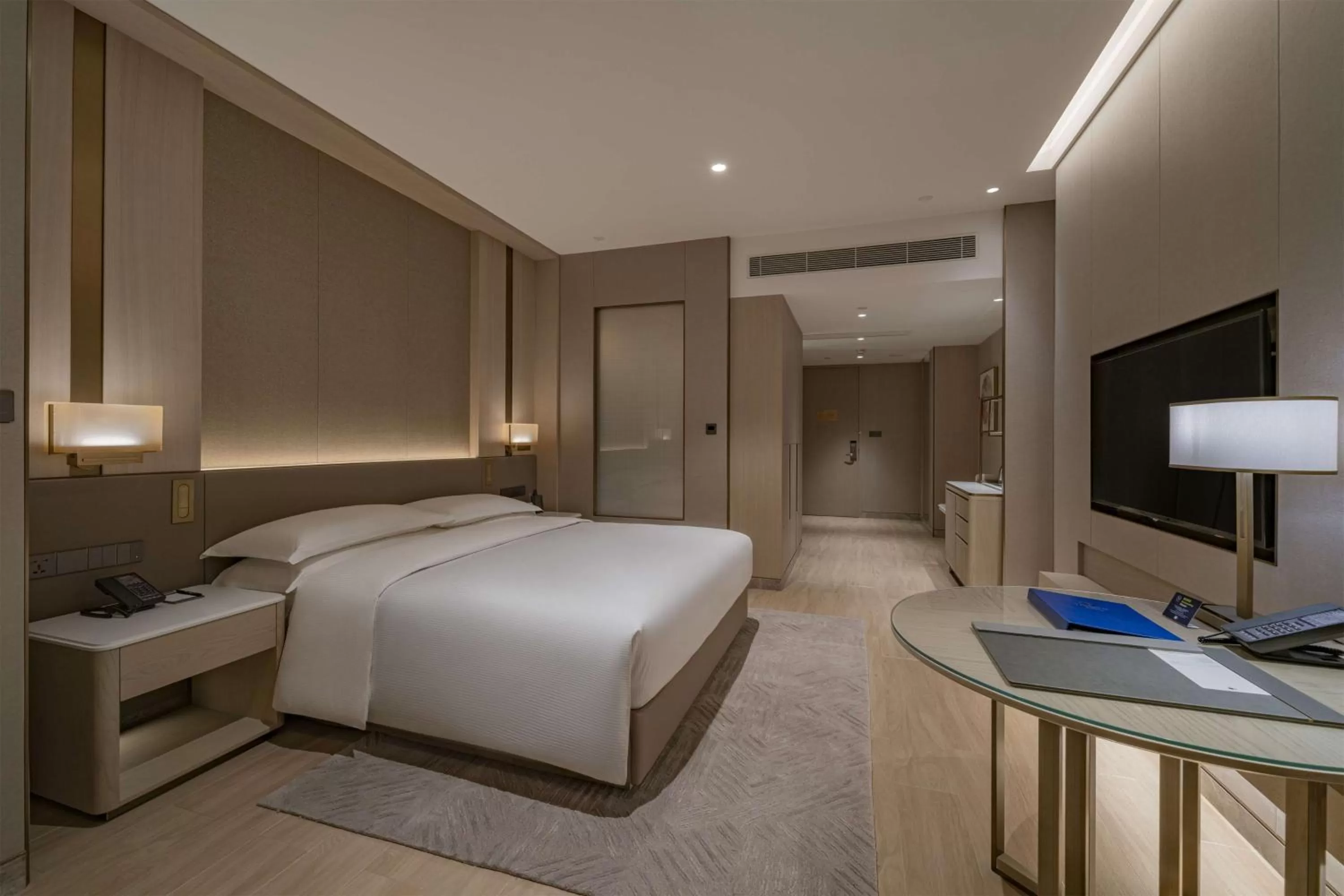 Bedroom, Bed in DoubleTree By Hilton Shenzhen Nanshan Hotel & Residences
