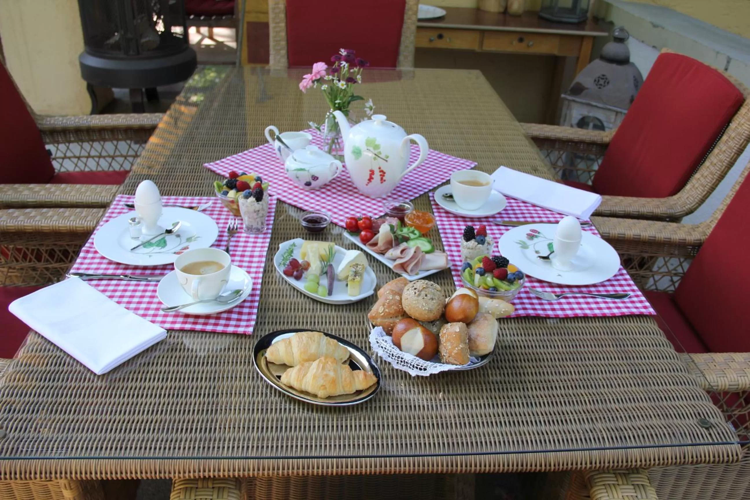 Breakfast in Villa Zollhaus Bed & Breakfast