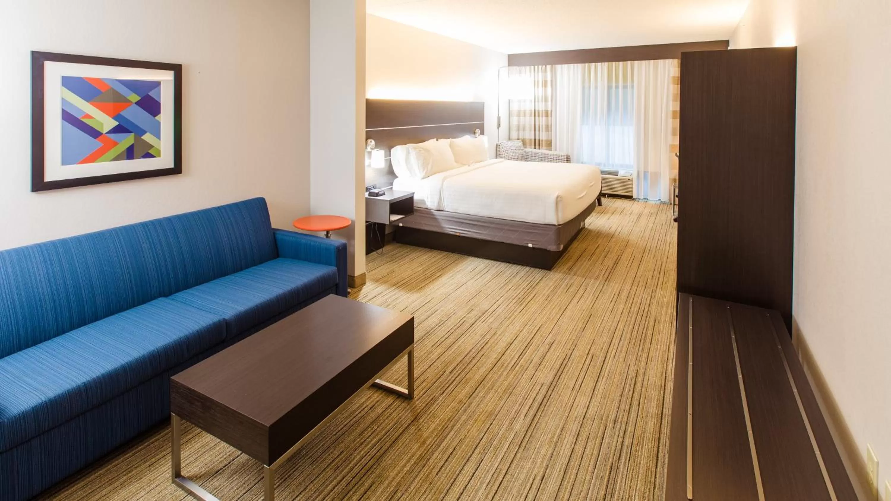 Photo of the whole room, Bed in Holiday Inn Express Hotel & Suites Harriman by IHG