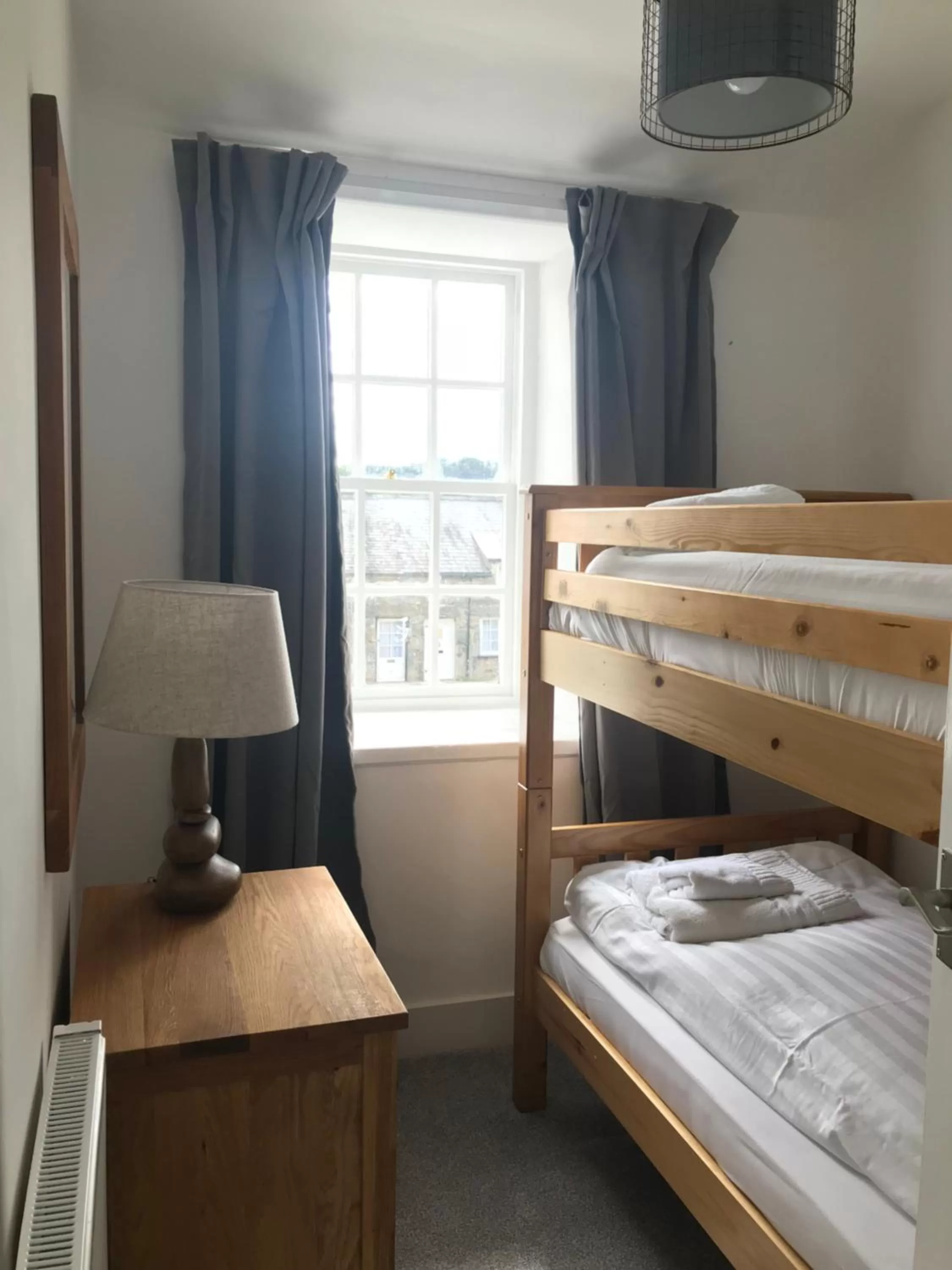 bunk bed, Bed in The Golden Fleece Inn