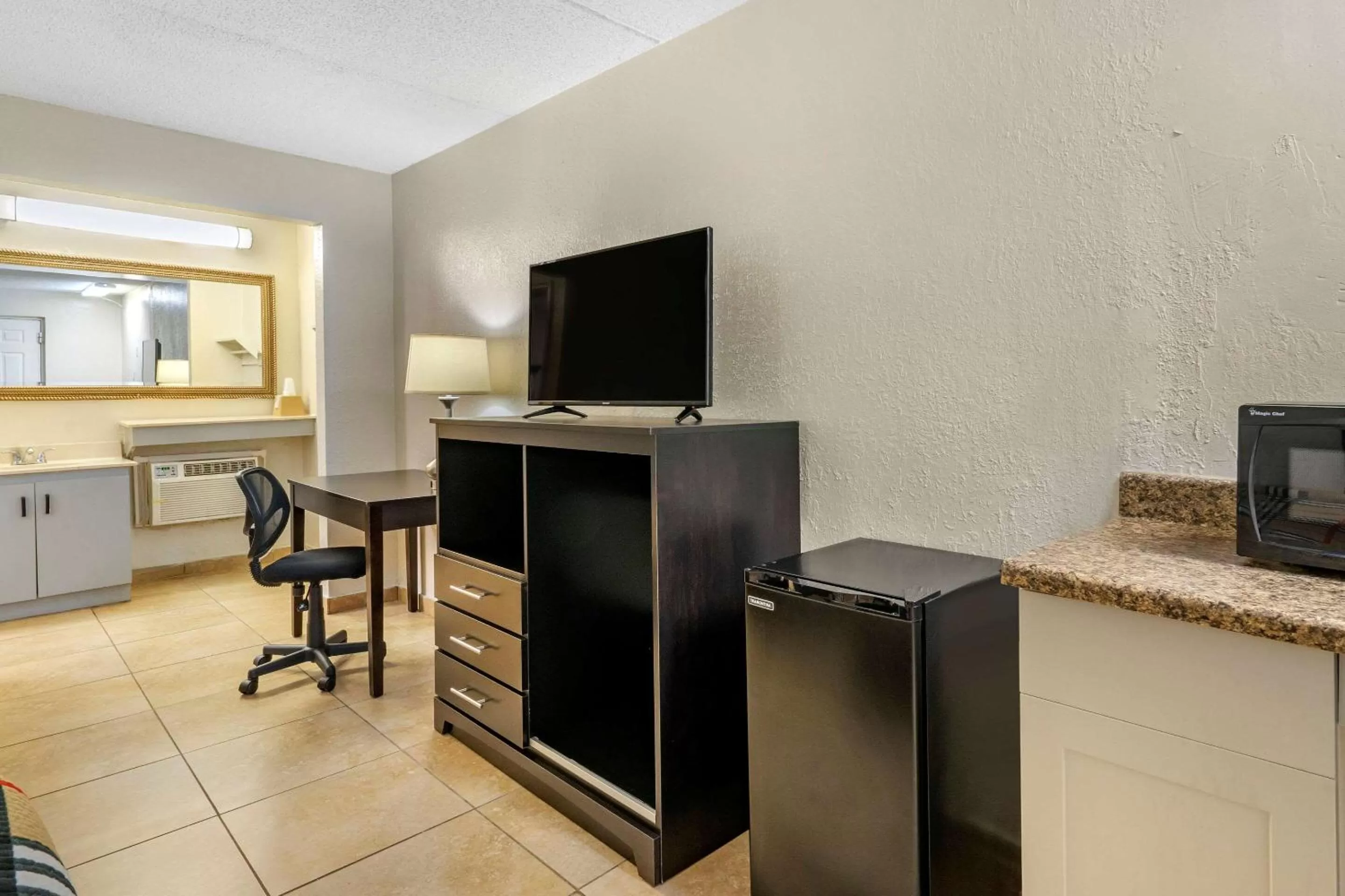 Photo of the whole room in Rodeway Inn Clearwater-Dunedin