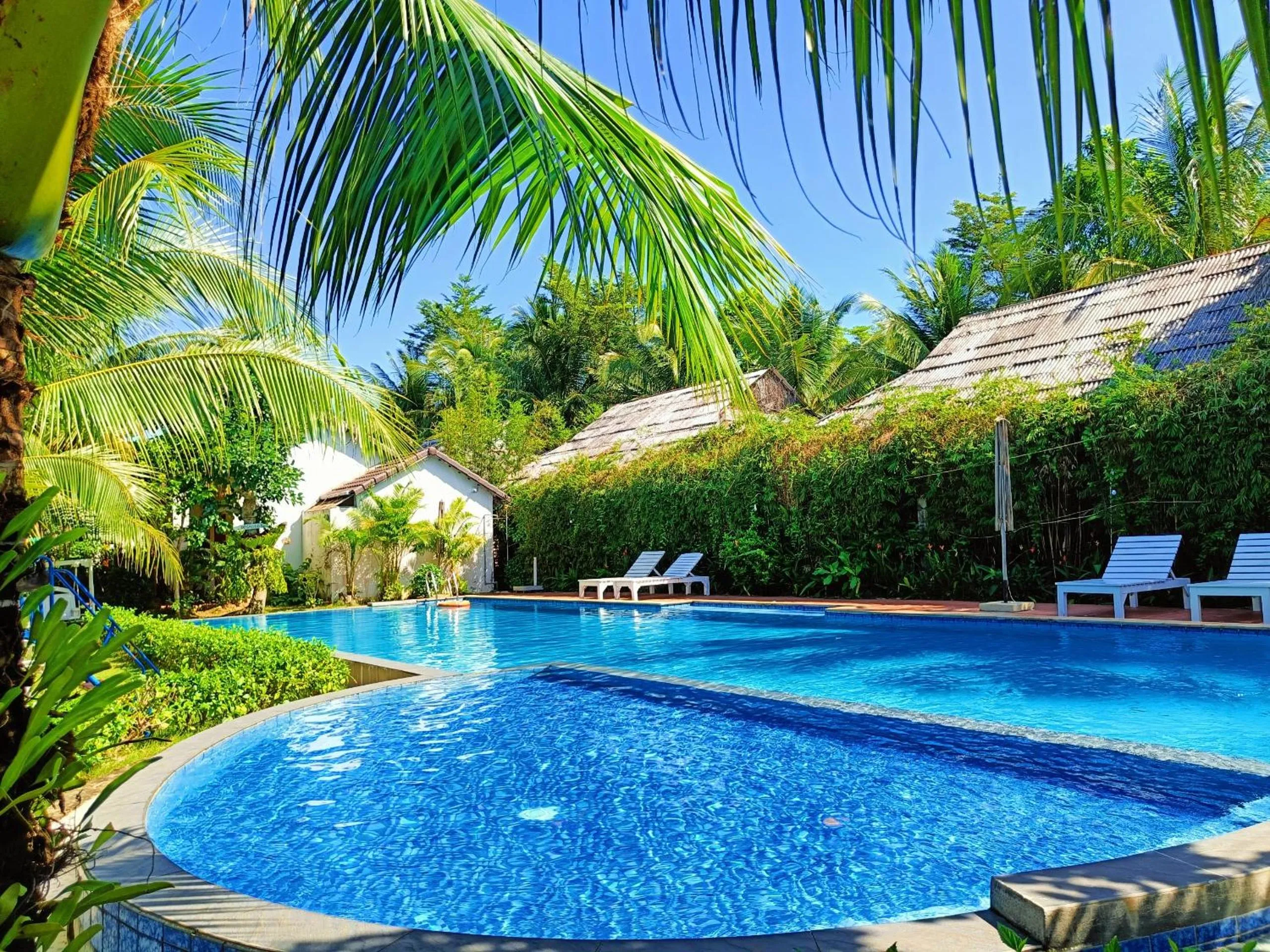 Swimming pool in La Casa Resort