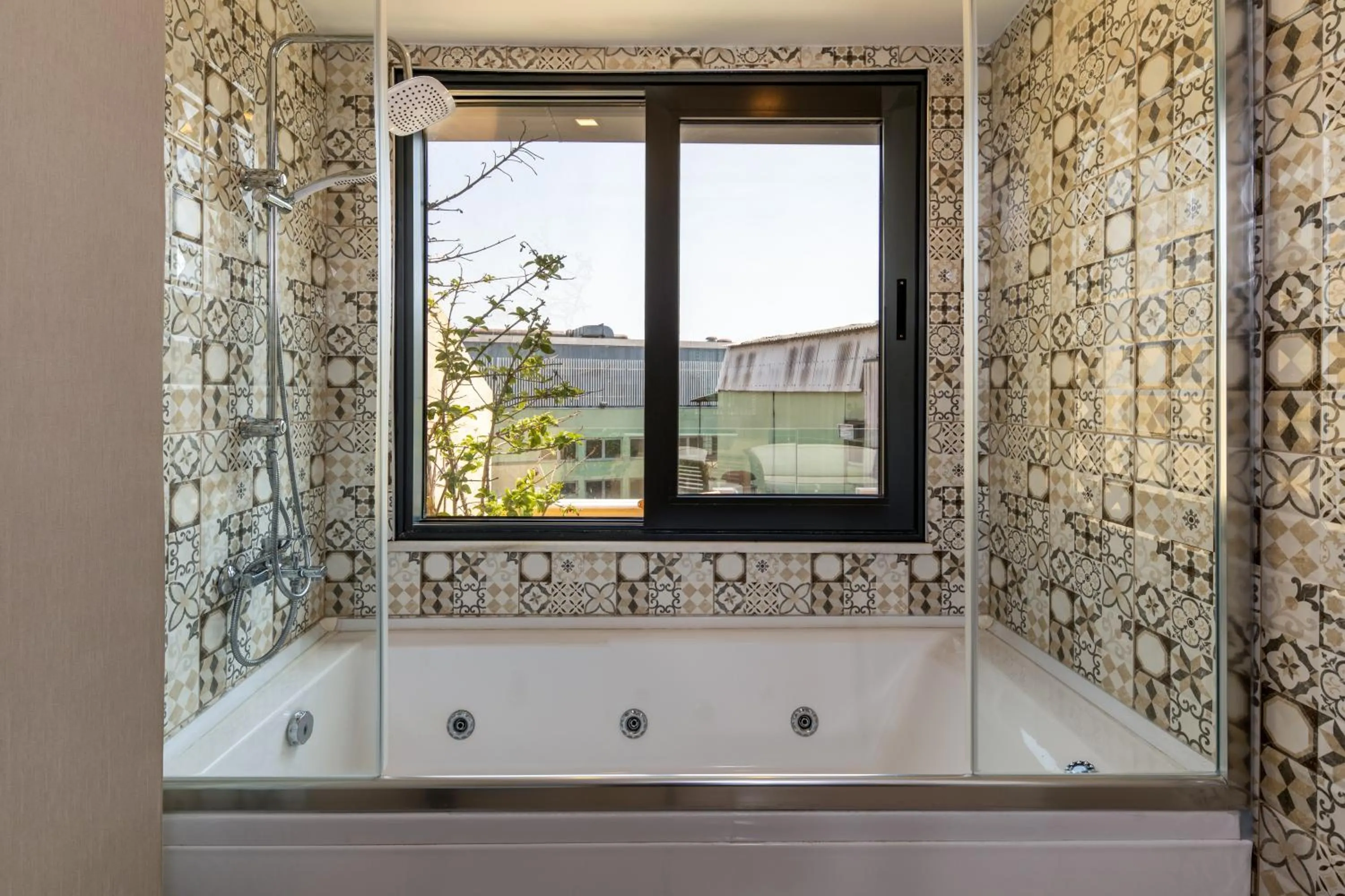 Hot Tub in Union Hotel Port